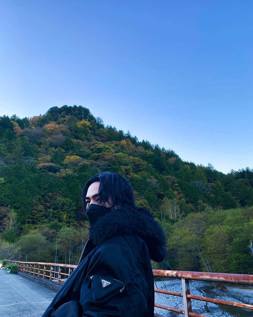 登坂広臣さんのインスタグラム写真 - (登坂広臣Instagram)「It's very cold here.🥶🎥」10月19日 17時21分 - omi.cdl