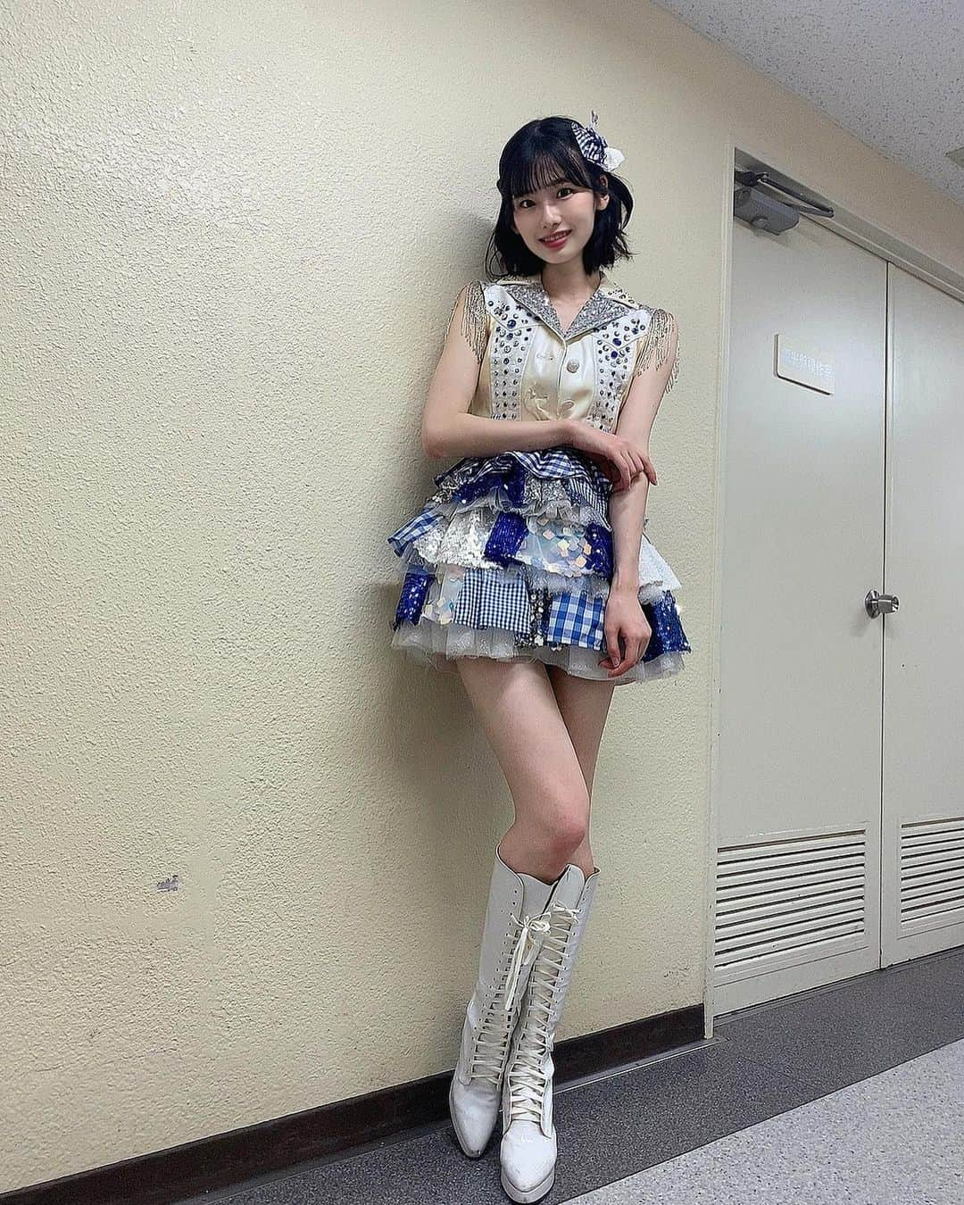 浅井七海さんのインスタグラム写真 - (浅井七海Instagram)「. ミニスカ😚✌🏻 Mini skirt😚✌🏻  #AKB48 #衣装」10月19日 19時45分 - naamin48_