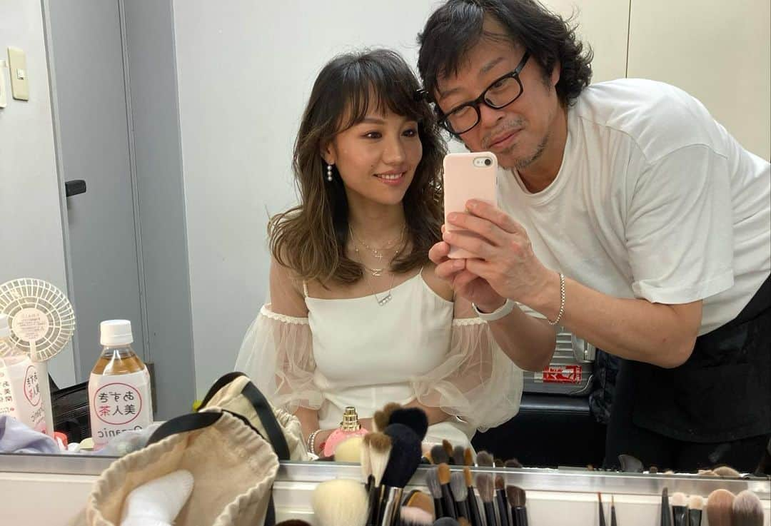 谷村奈南さんのインスタグラム写真 - (谷村奈南Instagram)「何から書こう。  心からありがとう。 この気持ちが全てです。  会場に駆けつけてくれた皆さん、オンラインで観てくれた皆さん、本当に愛をありがとう！！  当日まで支えてくれた人たち、応援してくれた人たちを思い返し、 当日を振り返り、 涙が込み上げてくる。  今回のライブのエネルギーは、わたしが今まで目指してたものだったと思う。 自分の中の余計なものをとっぱらい、ナチュラルに会場のみんなと心で繋がる感覚。  テクニカルな反省点はたくさんですが😅本当に楽しい時空間でした。  もっともっと探求していきたいと思います！！！  全てにおいてサポートいただいたソーケングループ有吉さん、また全力でサポートしてくれたスタッフの皆さん、今年も本当にありがとうございました！ @norihiroariyoshi   そしていつも共に奏でる楽しさを教えてくれ、わたしという人間を丸ごと受け止めてくれる才能溢れるメンバーのみんな、本当にありがとう！！ バンマス/ギター @yumahara92  キーボード @akinori_handa  パーカッション  @askperc0322  コーラス　@maru_firelily @inhyeok_yeo   HairMakeup @shige710  Stylist HISAKO  まずはバックステージの様子をお届けします🥰」10月19日 22時14分 - nanatanimura