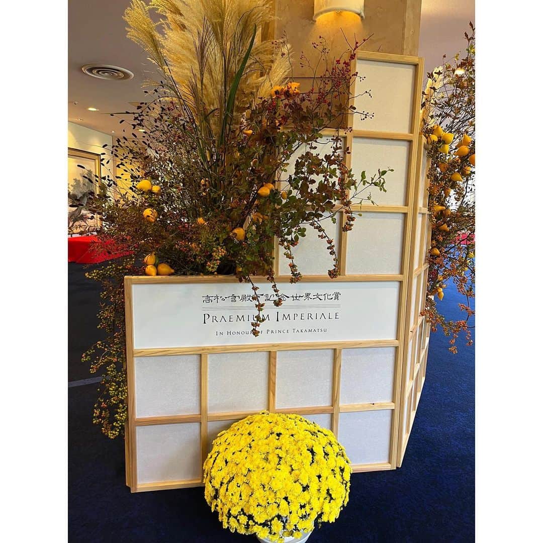 松村未央さんのインスタグラム写真 - (松村未央Instagram)「🌸 第33回 高松宮殿下記念世界文化賞 授賞式典が行われ、 安宅アナと司会を務めました。 受賞されたみなさま、改めておめでとうございます。  会場の装飾がとても綺麗で素敵でした💐  イット！の中継で会場にいた海老原アナにも会いました✨  #世界文化賞」10月19日 23時03分 - mio.matsumura_