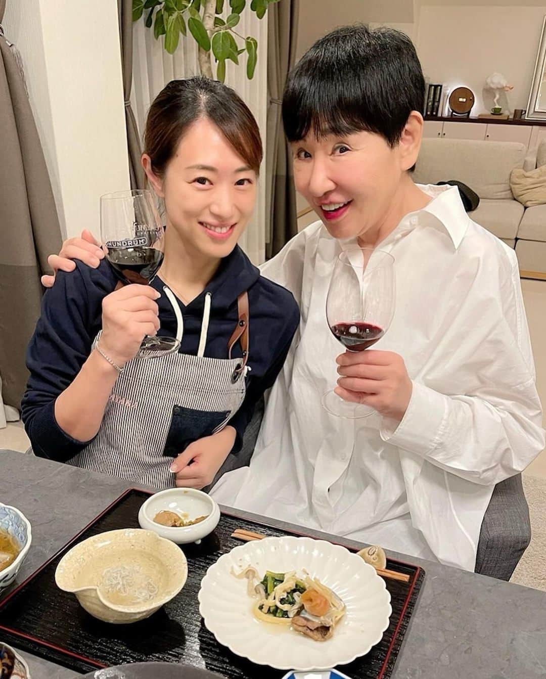 和田アキ子さんのインスタグラム写真 - (和田アキ子Instagram)「こないだ、可愛い❓😝と有名な姪っ子の家にご飯お呼ばれしました😊😊 本当に料理が美味しくて、最高な時間だったー❤️😍😍 #ako50th #姪っ子」10月20日 10時12分 - ako50th