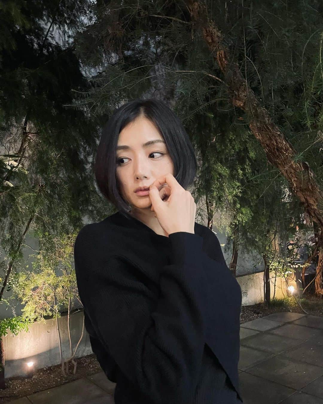 片山萌美さんのインスタグラム写真 - (片山萌美Instagram)「🖤  だいぶ 髪が伸びたんですけど とある事情で少し 伸ばしてます🍭  #moemikatayama」10月20日 14時12分 - moet_mi