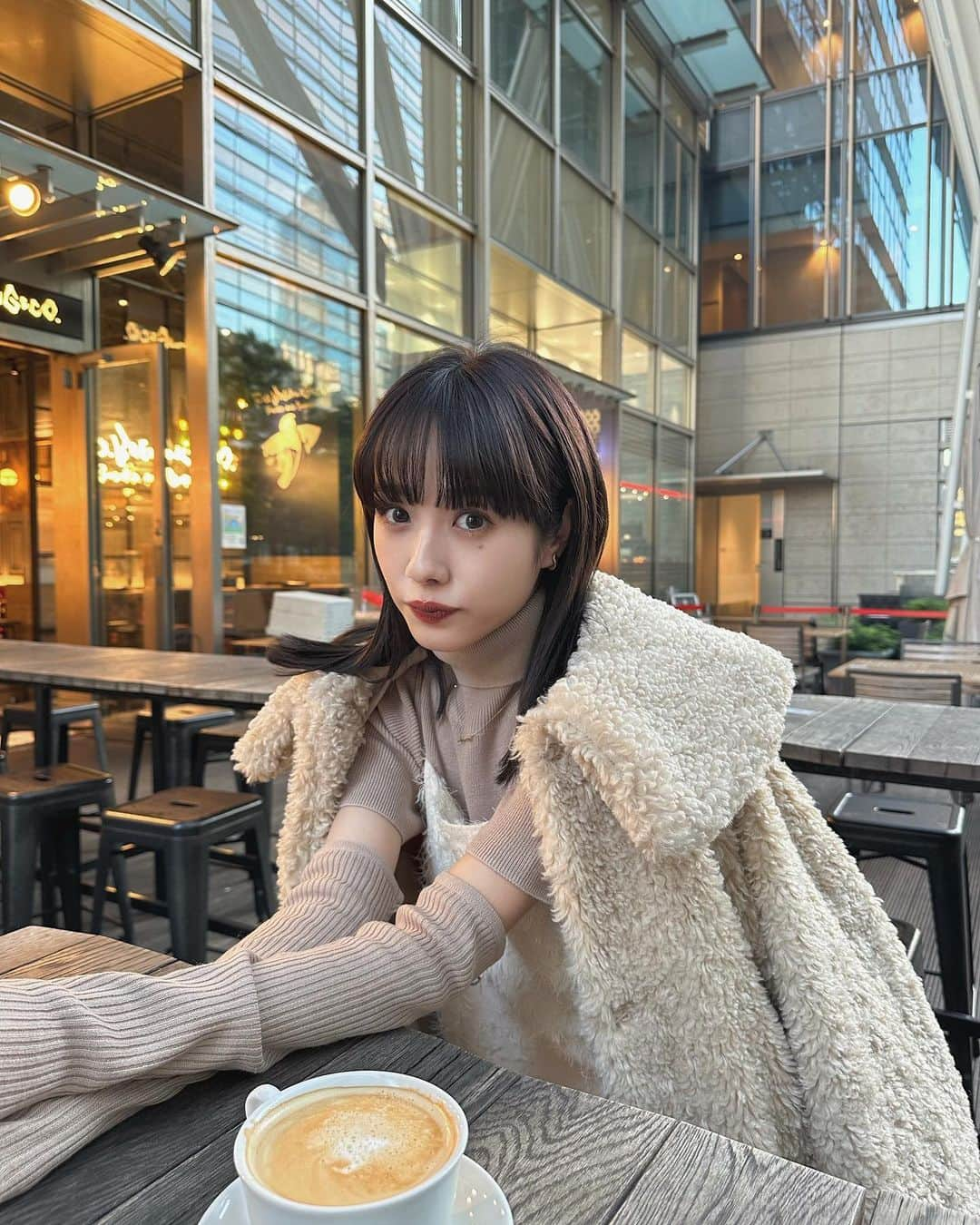 前田希美（まえのん）さんのインスタグラム写真 - (前田希美（まえのん）Instagram)「#のんの私服 ‪‪❤︎‬ 今日はアイボリーのショートコート着てみました。  久しぶりの甘めこーで。 どうかな？？  本日20時からN WITH. アウター発売です。  19時からインスタライブするので 見てくださいね︎☺︎  このカフェのテラス席大好き‪‪❤︎‬ またいこうっと！  @riobrewingco    #nwith #code #fashion #ootd  #デート服 #nwithstyling #のんの私服 #のんカフェ巡り  #六本木カフェ」10月20日 17時11分 - maeda_nozomi