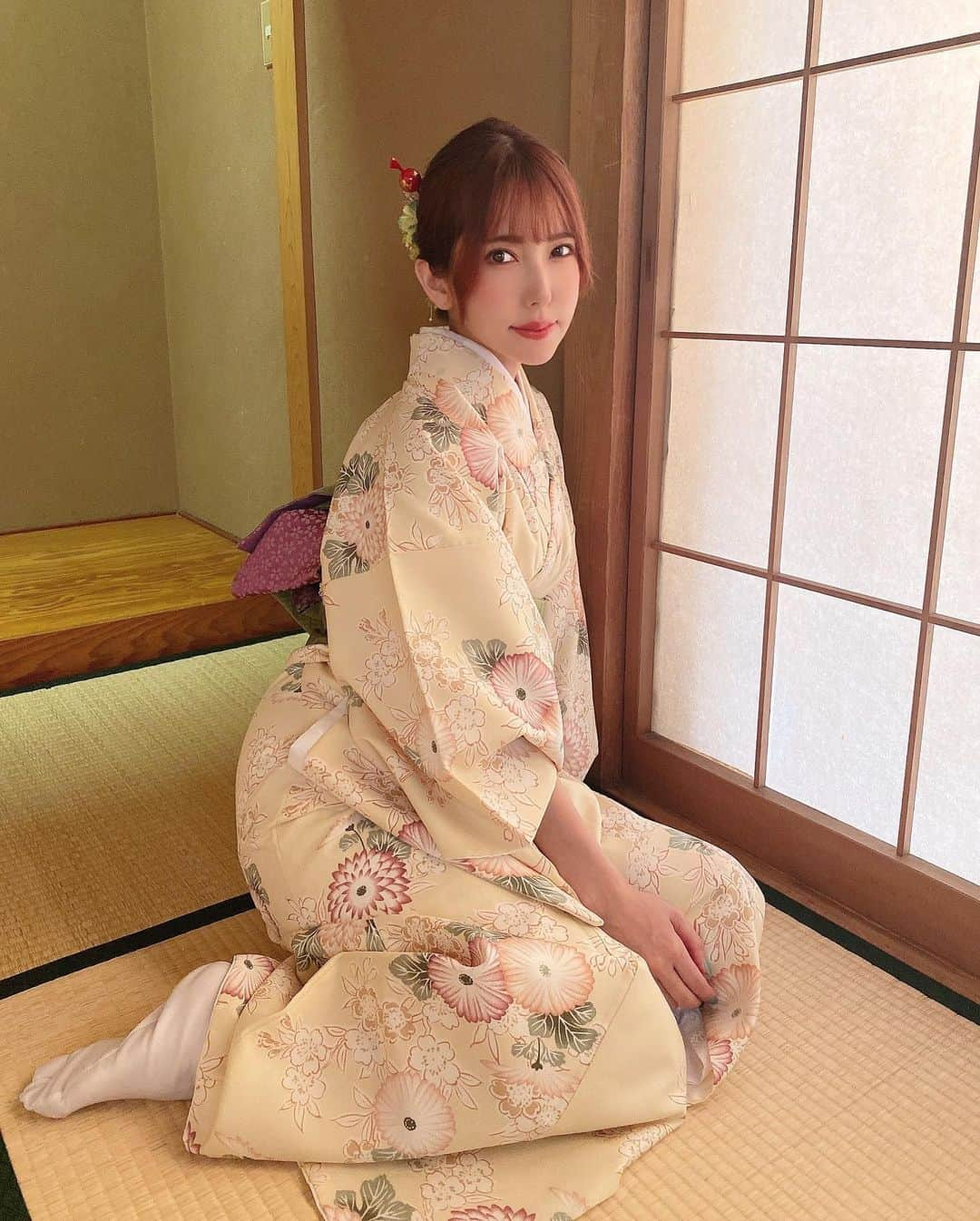 波多野結衣さんのインスタグラム写真 - (波多野結衣Instagram)「いつもお世話になっている週刊大衆さんのグラビア撮影の時の写真🐻🌈 . . #週刊大衆 #グラビア  #着物 #写真  #波多野結衣 #波多野结衣」10月20日 18時07分 - hatachan524