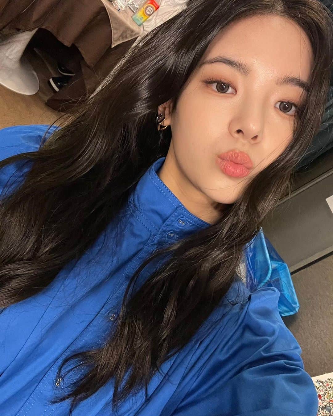 ITZYさんのインスタグラム写真 - (ITZYInstagram)「내가 좋아하는 Charles & Keith , 내가 좋아하는 파랑색💙」10月20日 21時41分 - itzy.all.in.us
