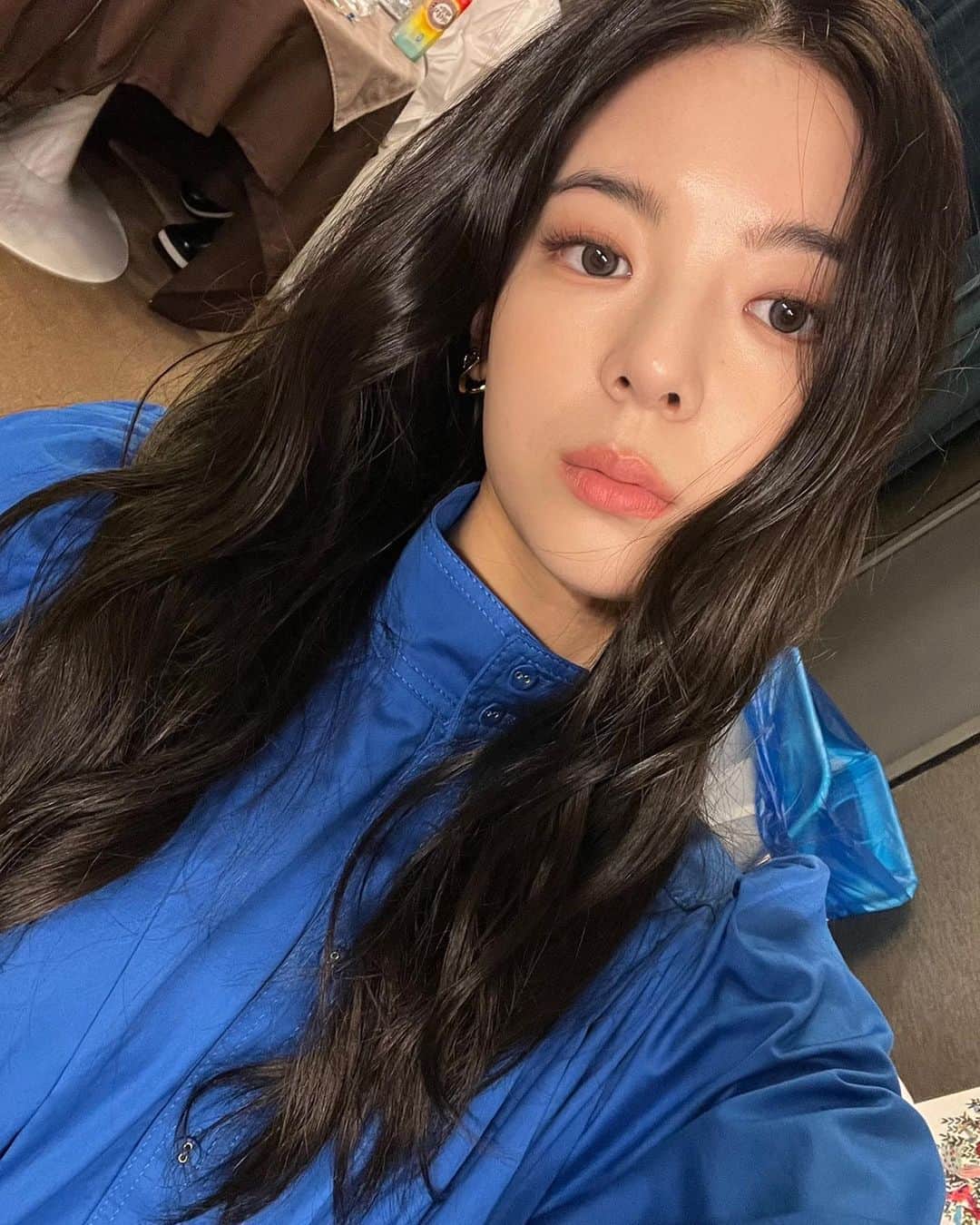 ITZYさんのインスタグラム写真 - (ITZYInstagram)「내가 좋아하는 Charles & Keith , 내가 좋아하는 파랑색💙」10月20日 21時41分 - itzy.all.in.us