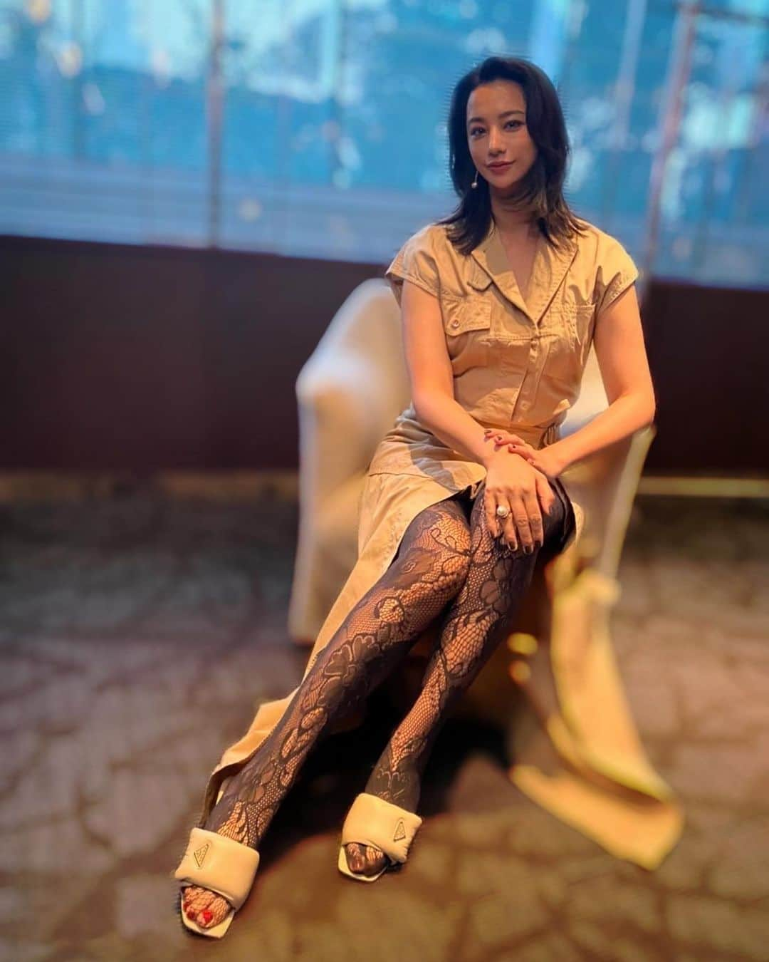 高橋メアリージュンさんのインスタグラム写真 - (高橋メアリージュンInstagram)「Onepiece... @sacaiofficial   Sandals... @prada   Tights... #omero  Styling by my friend @fashion_bba  #seeaustralia」10月21日 16時19分 - maryjuntakahashi