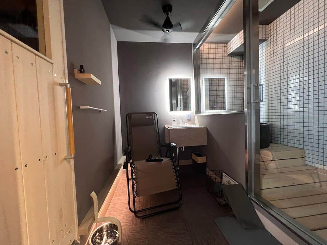 真奈さんのインスタグラム写真 - (真奈Instagram)「浅草SAUNA RESET pintさんが 本当に個室サウナのテーマパークでした🏰  サウナ室が最高なのは勿論、 女性専用スペースの圧倒的広さと リラクゼーションスペースも VR、アロマ、瞑想など個室で完備されてて すんごい楽しかった。  すんごい楽しかった。 (大事なことなので2度言う)  #サウナ女子　#SAUNAResetpint  #サウナイキタイ #個室サウナ #東京サウナ　#浅草サウナ #むちむちサウナ　#水風呂」10月21日 16時36分 - manatmnt0116