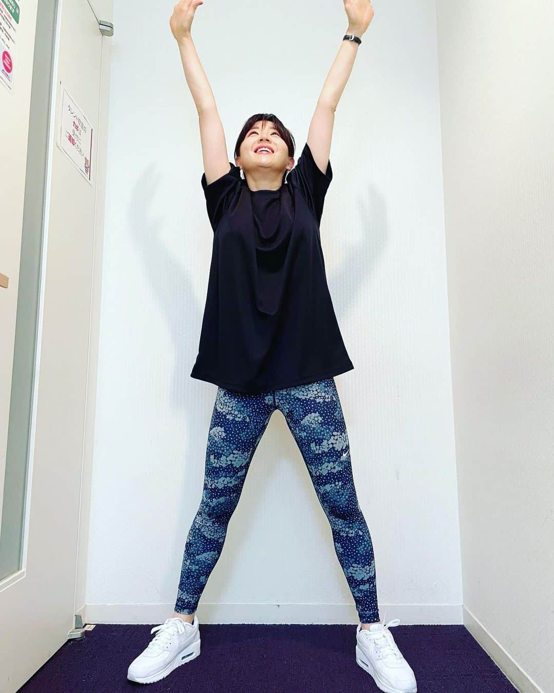 大橋未歩さんのインスタグラム写真 - (大橋未歩Instagram)「#スッキリ　ダンス練習始めてますが 一言で言うと  パニック！！！！！笑  のびしろ信じてガンバリマス。  森アナ岩田アナと一緒に練習させてもらってるのですがとにかく素敵かわいいオモロいお２人。  #ダンス  #ダンスoneプロジェクト」10月21日 16時50分 - o_solemiho815