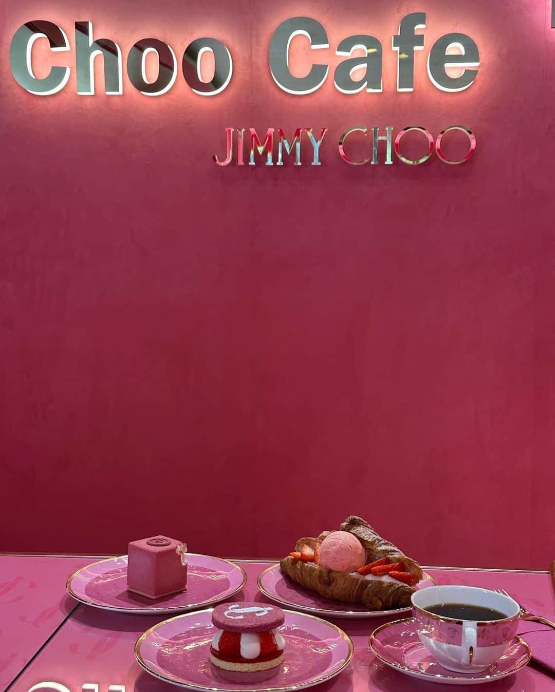 ソン・ナウンさんのインスタグラム写真 - (ソン・ナウンInstagram)「Wanna have coffee at Choo cafe with me?☕️💋10월27일 #choocafeseoul 에서 만나요!」10月21日 19時25分 - marcellasne_