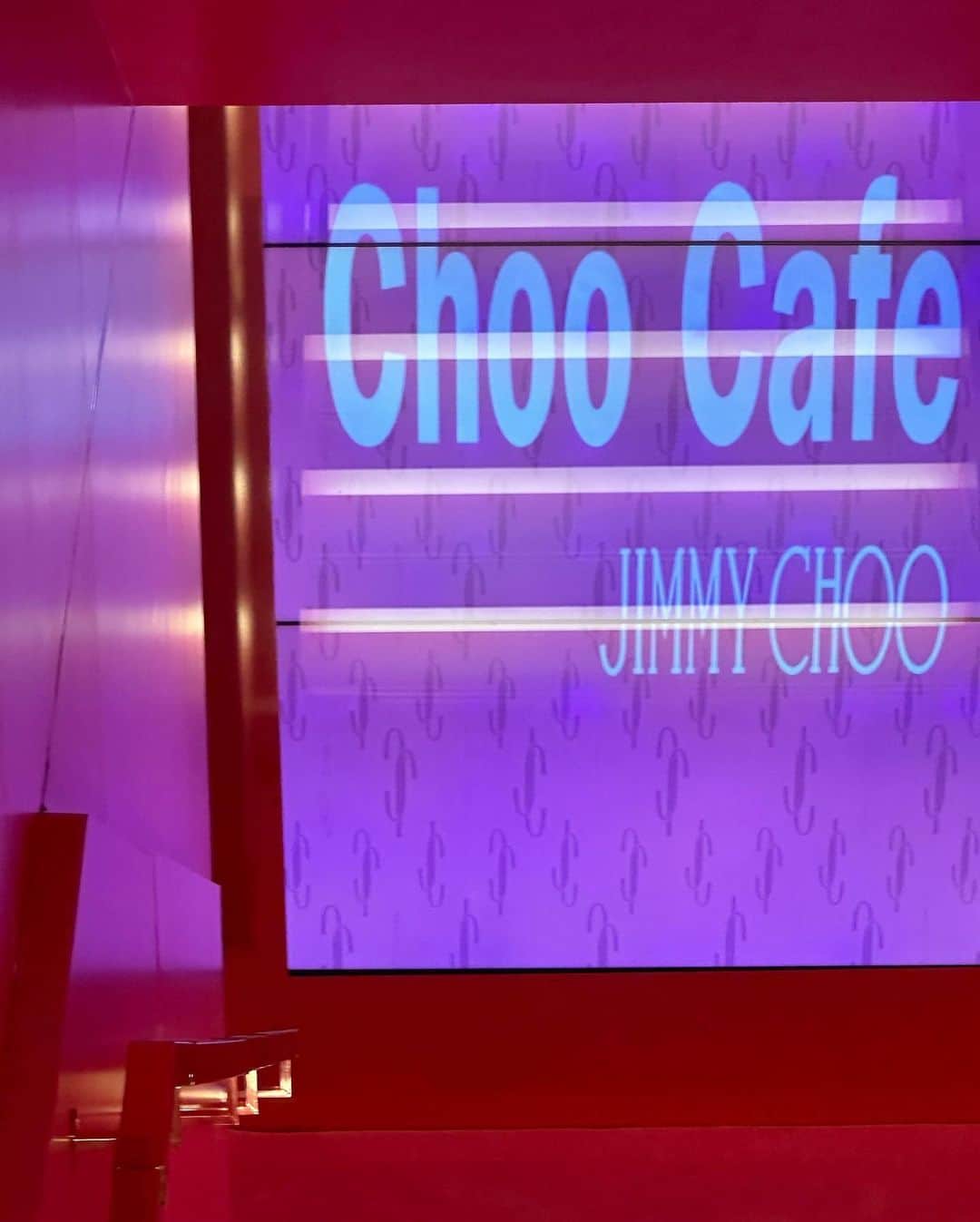 ソン・ナウンさんのインスタグラム写真 - (ソン・ナウンInstagram)「Wanna have coffee at Choo cafe with me?☕️💋10월27일 #choocafeseoul 에서 만나요!」10月21日 19時25分 - marcellasne_