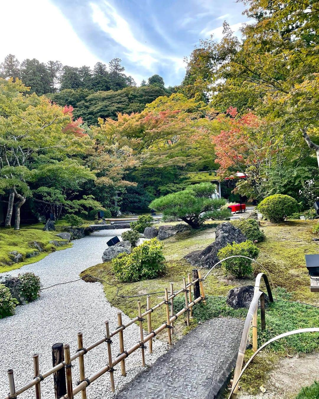 沢辺りおんさんのインスタグラム写真 - (沢辺りおんInstagram)「青森の従姉妹と３人旅☺️  秋保で滝をみて マイナスイオンを感じ 松島でかまぼこ手焼き体験💭💭 円通院で歴史を感じる。  #仙台観光 #仙台観光スポット #秋保大滝 #秋保温泉 #松島グルメ  #松島観光 #仙台観光スポット  #円通院 #阿部蒲鉾店」10月21日 20時00分 - rionsawabe