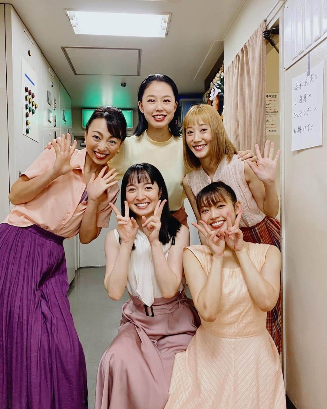 山口乃々華さんのインスタグラム写真 - (山口乃々華Instagram)「「ミュージカルSERI〜ひとつのいのち〜」大千穐楽🌈🌈🌈 無事に全公演終えました！ 劇場まで観に来てくださった方、配信で観てくださった方、ありがとうございました。  終わった気がしない…  まだまだ載せたい写真ある！ 誰かのスマホにあるはず！  #ミュージカルSERI #舞台SERI #seriへの贈り物」10月23日 16時53分 - yamaguchi_nonoka_official