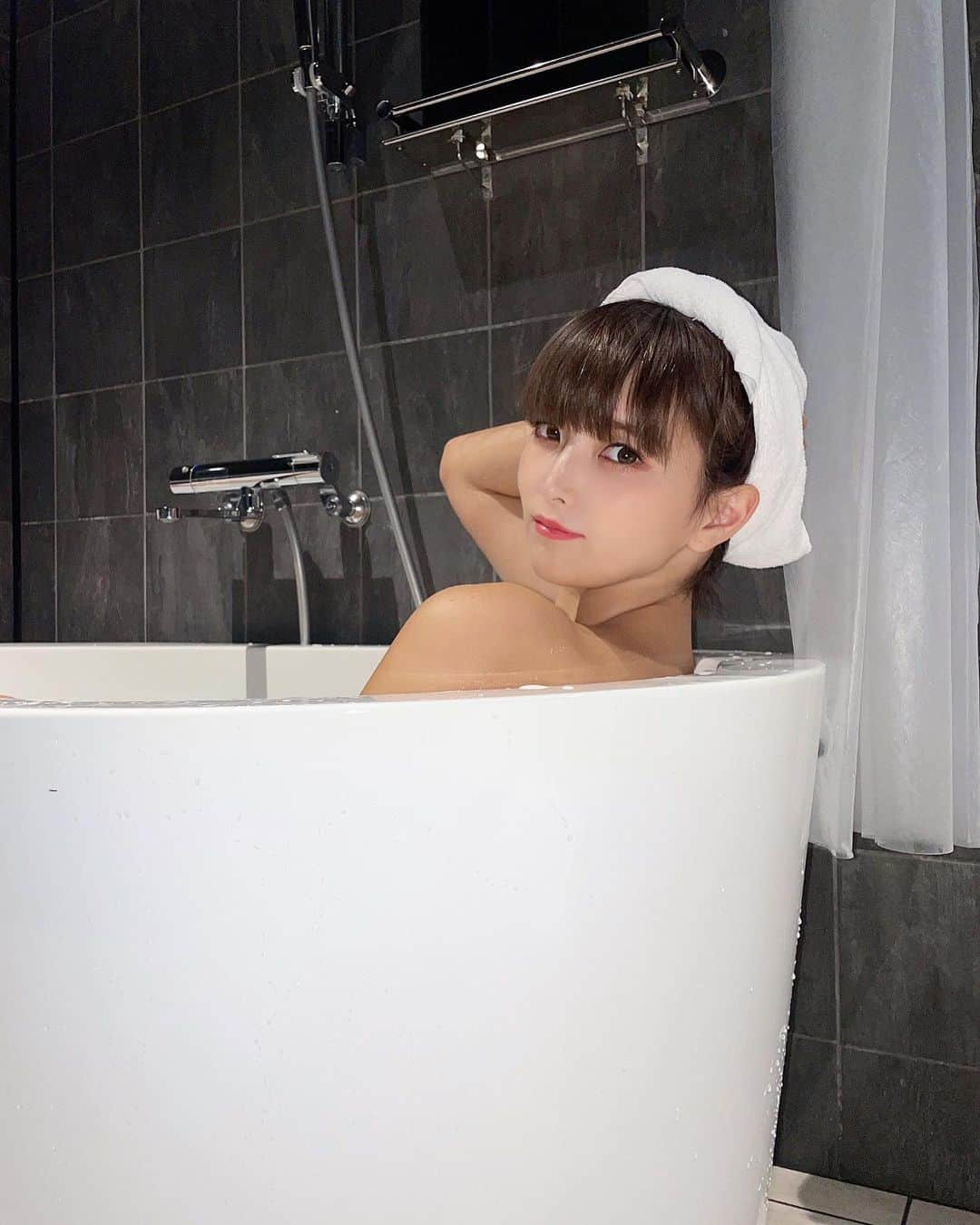 ききまるさんのインスタグラム写真 - (ききまるInstagram)「バスタイム🛁🖤 . . @2269azavu  . .」10月23日 19時22分 - kikigram_97