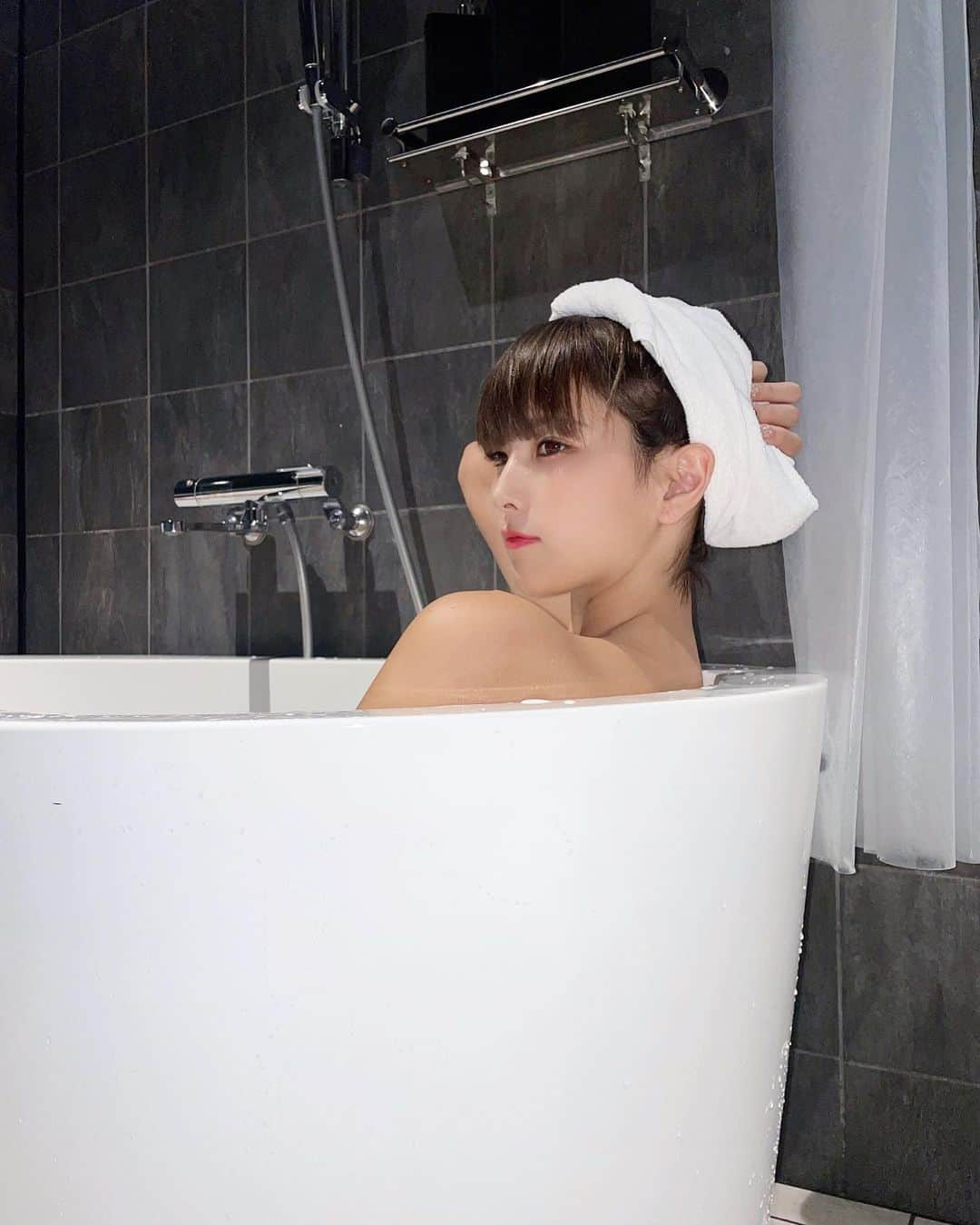 ききまるさんのインスタグラム写真 - (ききまるInstagram)「バスタイム🛁🖤 . . @2269azavu  . .」10月23日 19時22分 - kikigram_97