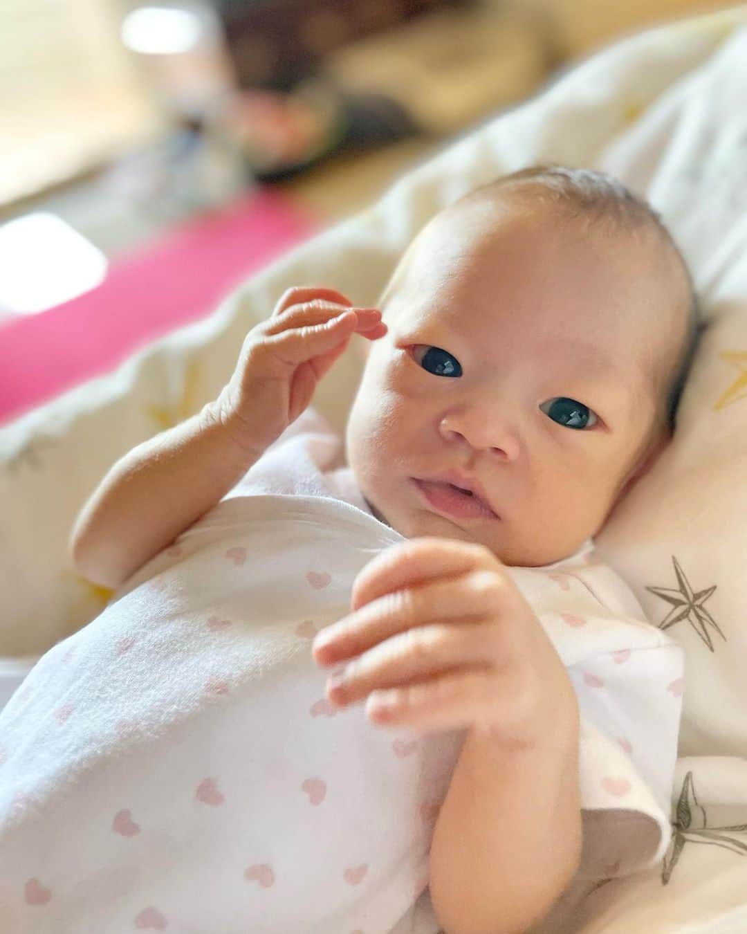 紗綾さんのインスタグラム写真 - (紗綾Instagram)「改めまして、 娘のKikoです👶🏼💛🌼 もうすぐ生後一ヶ月が経とうとしています。 早い‼︎‼︎ 少しずつ子育て投稿もしていくので お見知りおきをお願いいたしまーす😌🌈 #出産 #赤ちゃん #生後1ヶ月 #子育て #育児 #新米ママ #広島」10月23日 21時41分 - saaya_official_