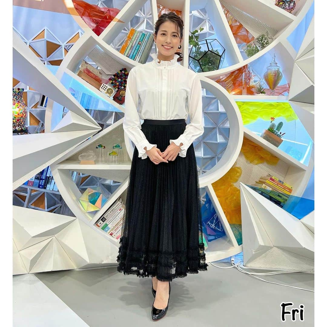 永島優美さんのインスタグラム写真 - (永島優美Instagram)「* 👗Weekly Coordinate（10/10-）👠 * 毎週火曜日はダンスコーナーがあるのでパンツスタイル🕺🏻  この裾が広がっている形と、元気の出る色、 好きだなぁ😆🌟  - - - - - - - - - - - - - - - - - - - - - - - 👗#weeklyコーデ （Mon＆Tue ▶︎ Wed＆Thu ▶︎ Fri） #coordinate #めざまし8」10月23日 22時01分 - yuumi_nagashima