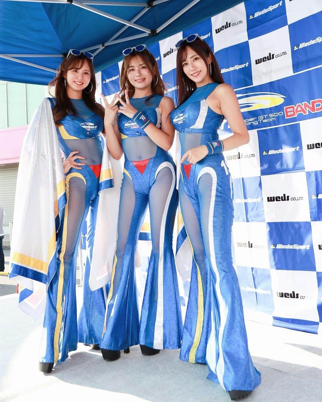 霧島聖子さんのインスタグラム写真 - (霧島聖子Instagram)「ジェームス安城店でのWedsSport BANDOH PRESENTS モータースポーツトークショーお疲れ様でした✨ 秋晴れでお天気にも恵まれ、 本当に沢山の方にお越し頂き 会場の皆さんと一体となって盛り上がりましたっꉂꉂ📣 マサ監督、脇阪監督、国本選手のトークが面白くて 何度も爆笑しちゃいました😂 そして私は今回も即興実況にセクシーじゃんけんと 体当たりチャレンジ頑張りましたよっ😆💋笑 サーキット以外でも皆さんと 楽しい時間を過ごせて嬉しいです💙 ご参加下さった皆様、関係者様方 どうもありがとうございました‼️ #WedsSportRacingGals #WedsSportBANDOH #BANDOH #racequeen #レースクイーン #ジェームス安城店 #トークショー  #ご参加ありがとうございました  #スワイプしてね」10月23日 23時24分 - seiko_kirishima