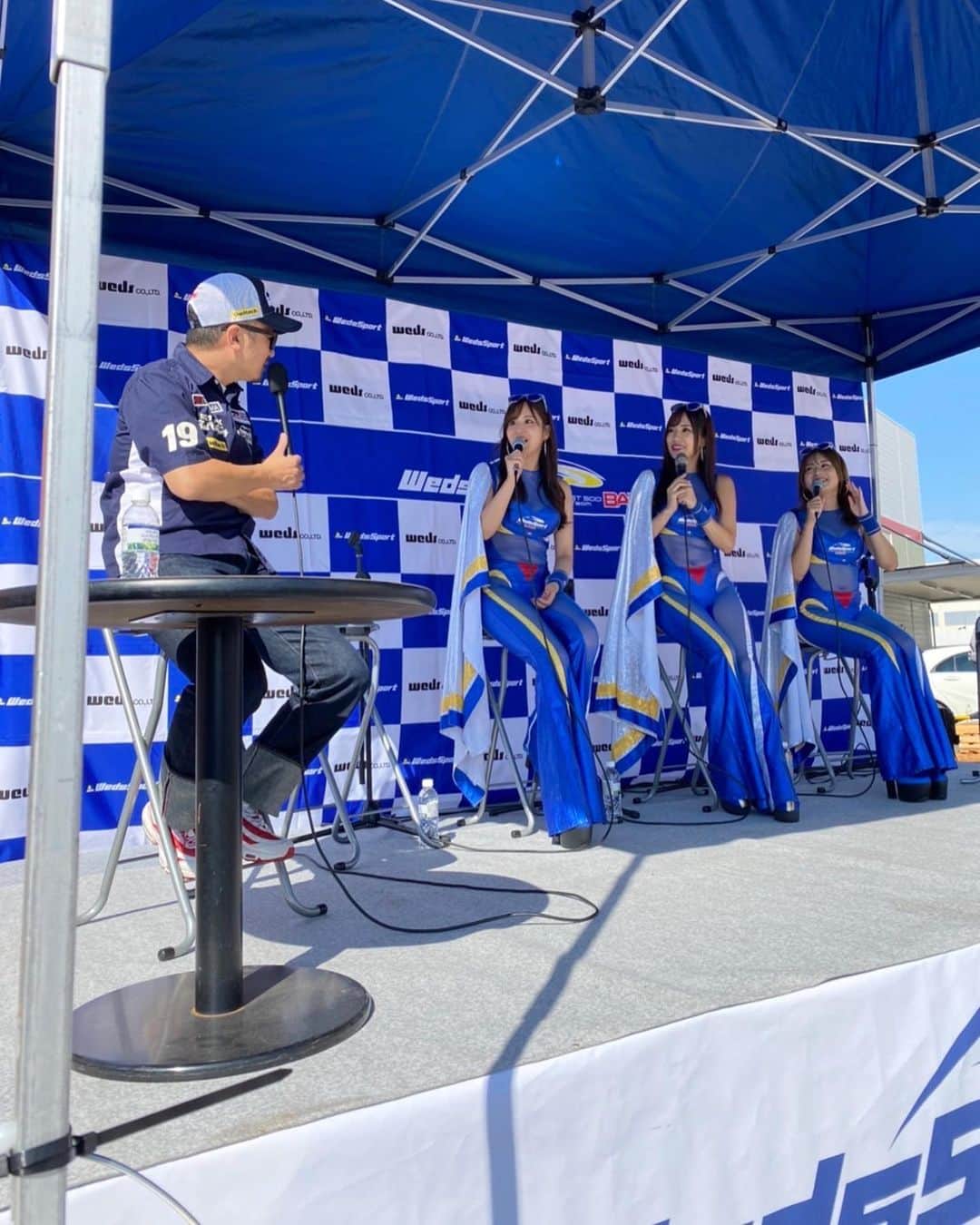 霧島聖子さんのインスタグラム写真 - (霧島聖子Instagram)「ジェームス安城店でのWedsSport BANDOH PRESENTS モータースポーツトークショーお疲れ様でした✨ 秋晴れでお天気にも恵まれ、 本当に沢山の方にお越し頂き 会場の皆さんと一体となって盛り上がりましたっꉂꉂ📣 マサ監督、脇阪監督、国本選手のトークが面白くて 何度も爆笑しちゃいました😂 そして私は今回も即興実況にセクシーじゃんけんと 体当たりチャレンジ頑張りましたよっ😆💋笑 サーキット以外でも皆さんと 楽しい時間を過ごせて嬉しいです💙 ご参加下さった皆様、関係者様方 どうもありがとうございました‼️ #WedsSportRacingGals #WedsSportBANDOH #BANDOH #racequeen #レースクイーン #ジェームス安城店 #トークショー  #ご参加ありがとうございました  #スワイプしてね」10月23日 23時24分 - seiko_kirishima