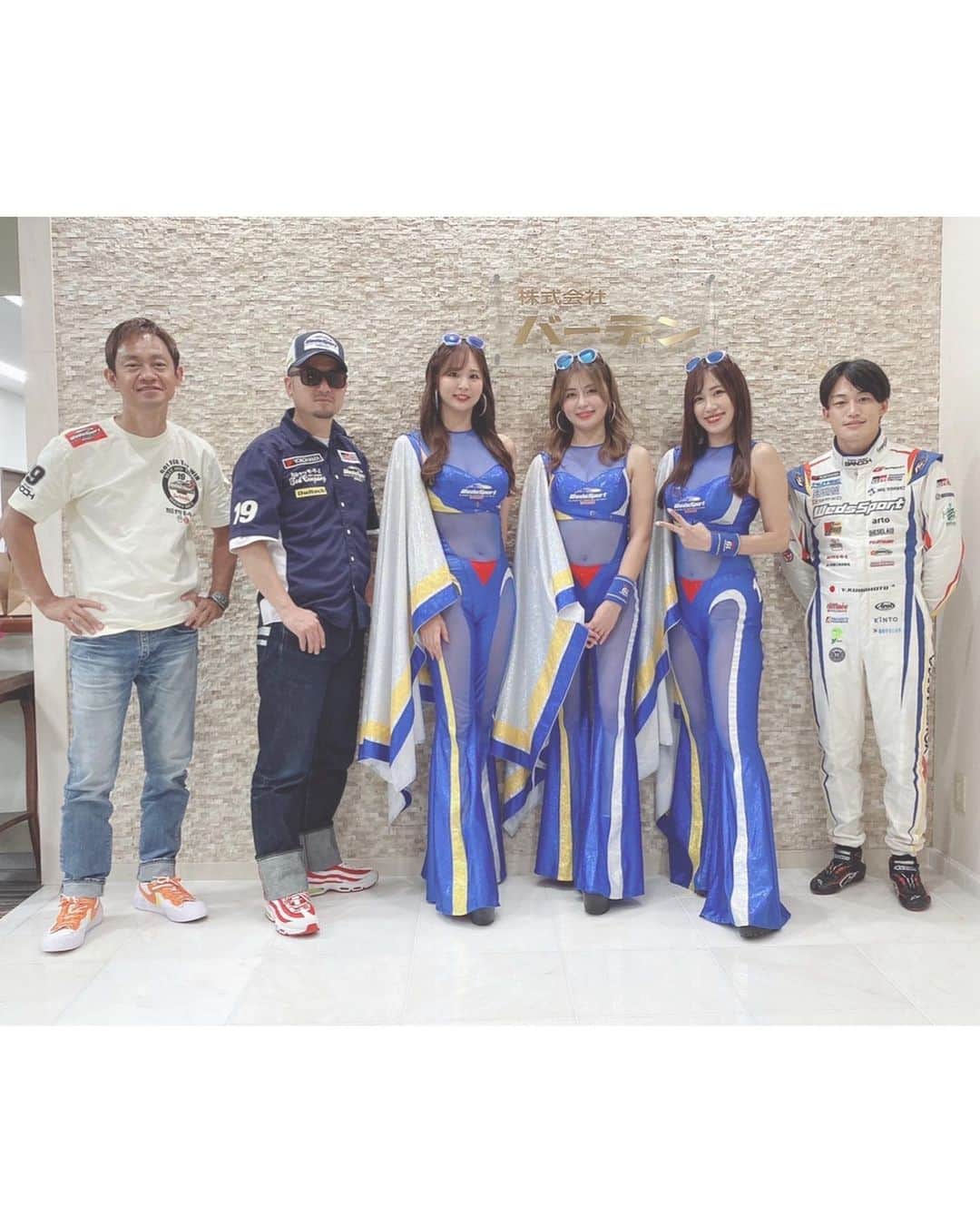 霧島聖子さんのインスタグラム写真 - (霧島聖子Instagram)「ジェームス安城店でのWedsSport BANDOH PRESENTS モータースポーツトークショーお疲れ様でした✨ 秋晴れでお天気にも恵まれ、 本当に沢山の方にお越し頂き 会場の皆さんと一体となって盛り上がりましたっꉂꉂ📣 マサ監督、脇阪監督、国本選手のトークが面白くて 何度も爆笑しちゃいました😂 そして私は今回も即興実況にセクシーじゃんけんと 体当たりチャレンジ頑張りましたよっ😆💋笑 サーキット以外でも皆さんと 楽しい時間を過ごせて嬉しいです💙 ご参加下さった皆様、関係者様方 どうもありがとうございました‼️ #WedsSportRacingGals #WedsSportBANDOH #BANDOH #racequeen #レースクイーン #ジェームス安城店 #トークショー  #ご参加ありがとうございました  #スワイプしてね」10月23日 23時24分 - seiko_kirishima