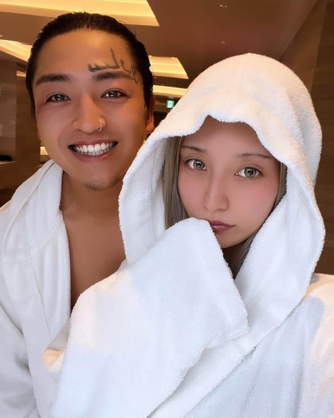 ゆん（並木優奈）さんのインスタグラム写真 - (ゆん（並木優奈）Instagram)「夫婦で整い♡  お気に入りのプライベートサウナ @ledianspa   デトックスでお肌改善、ストレスや疲労も回復出来て 外側も内側も綺麗なれるサウナが大好き🫶🏾  サウナ後はサラダ🥗  #夫婦時間」10月24日 7時05分 - yunaaaaa.x