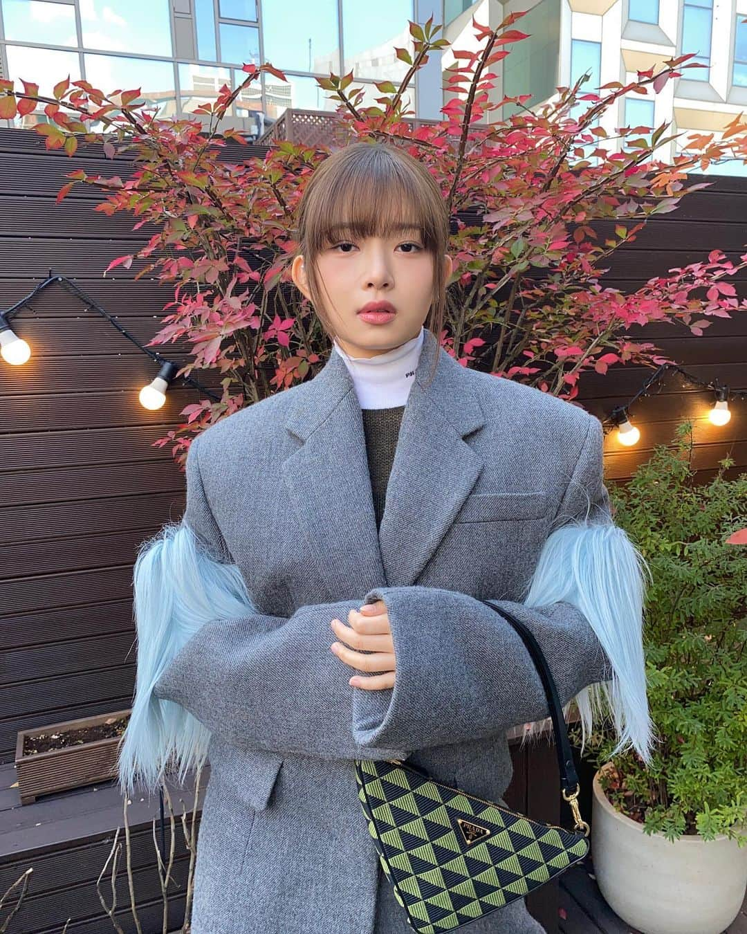 IVEさんのインスタグラム写真 - (IVEInstagram)「추운 날씨에도 함께🍂💚 @Prada  #광고 #PradaSymbole #PradaTriangle #IVE #아이브 #REI #레이」10月24日 14時39分 - ivestarship