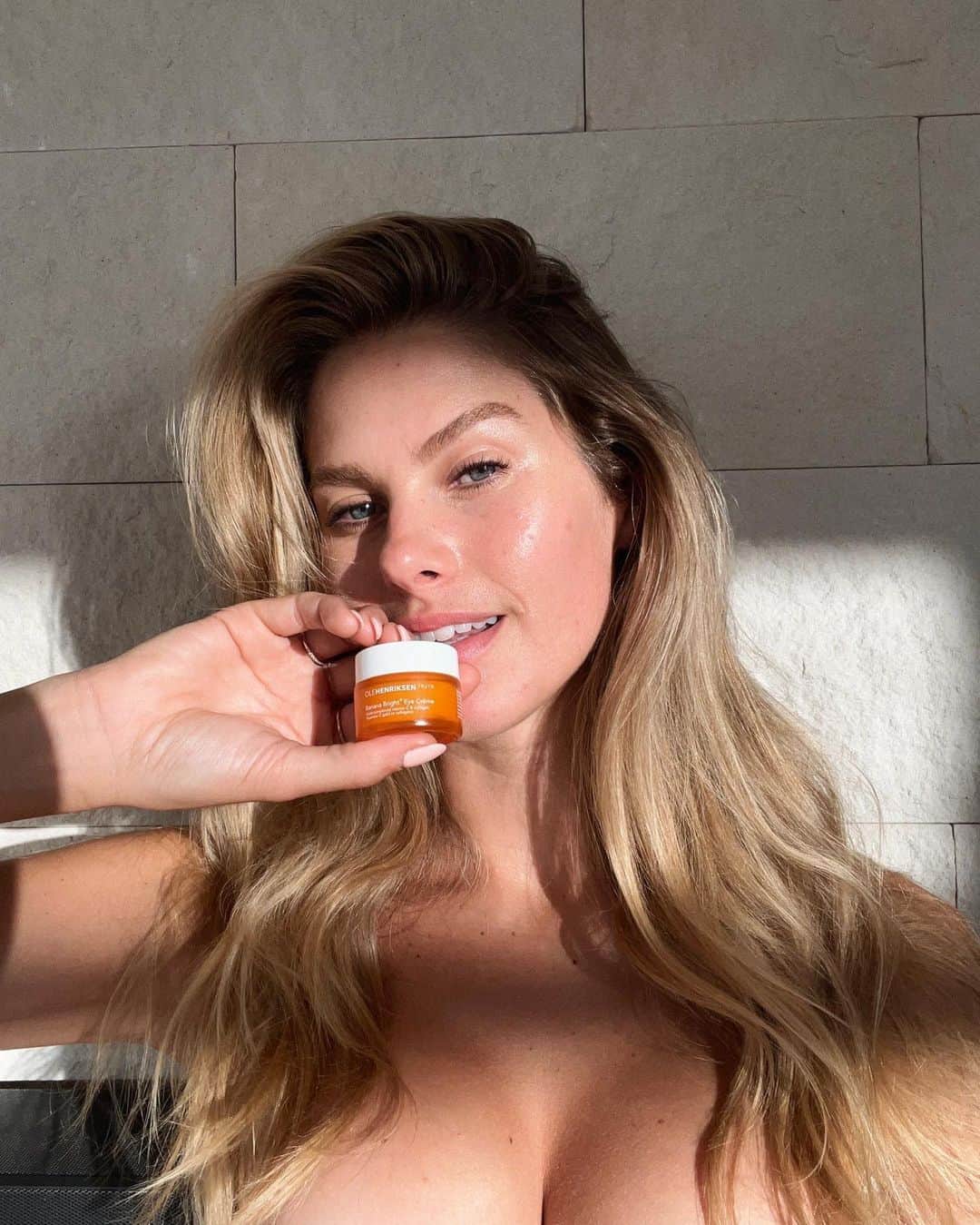 ナタリー・ジェーン・ローザーさんのインスタグラム写真 - (ナタリー・ジェーン・ローザーInstagram)「@Olehenriksen have done it again! My fave eye cream just had an AMAZING upgrade. Say hello to the new Banana Bright + Eye Cremè! Now fragrance free & vegan with all the vitamin C goodness 😍🧡 Available at @sephoraaus  #Olehenriksenpartner #Clikeole」10月24日 17時44分 - natalie_roser