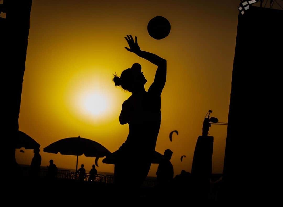 長谷川暁子さんのインスタグラム写真 - (長谷川暁子Instagram)「⁡The top 10 in the Pro Beach Tour Challenge in Dubai 1st 🇦🇪🌃  It was a frustrating defeat…. So we will be stronger!  Next to Dubai 2nd🇦🇪 Start to 27th October!!  #dubai  ⁡#kitebeach  #beachvolleyball #volleyball #女子アスリート #ビーチバレーボール #ＮＴＴコムウェア #長谷川暁子 #akikohasegawa #newerajapan #beachprotour」10月24日 21時26分 - akikohaseg