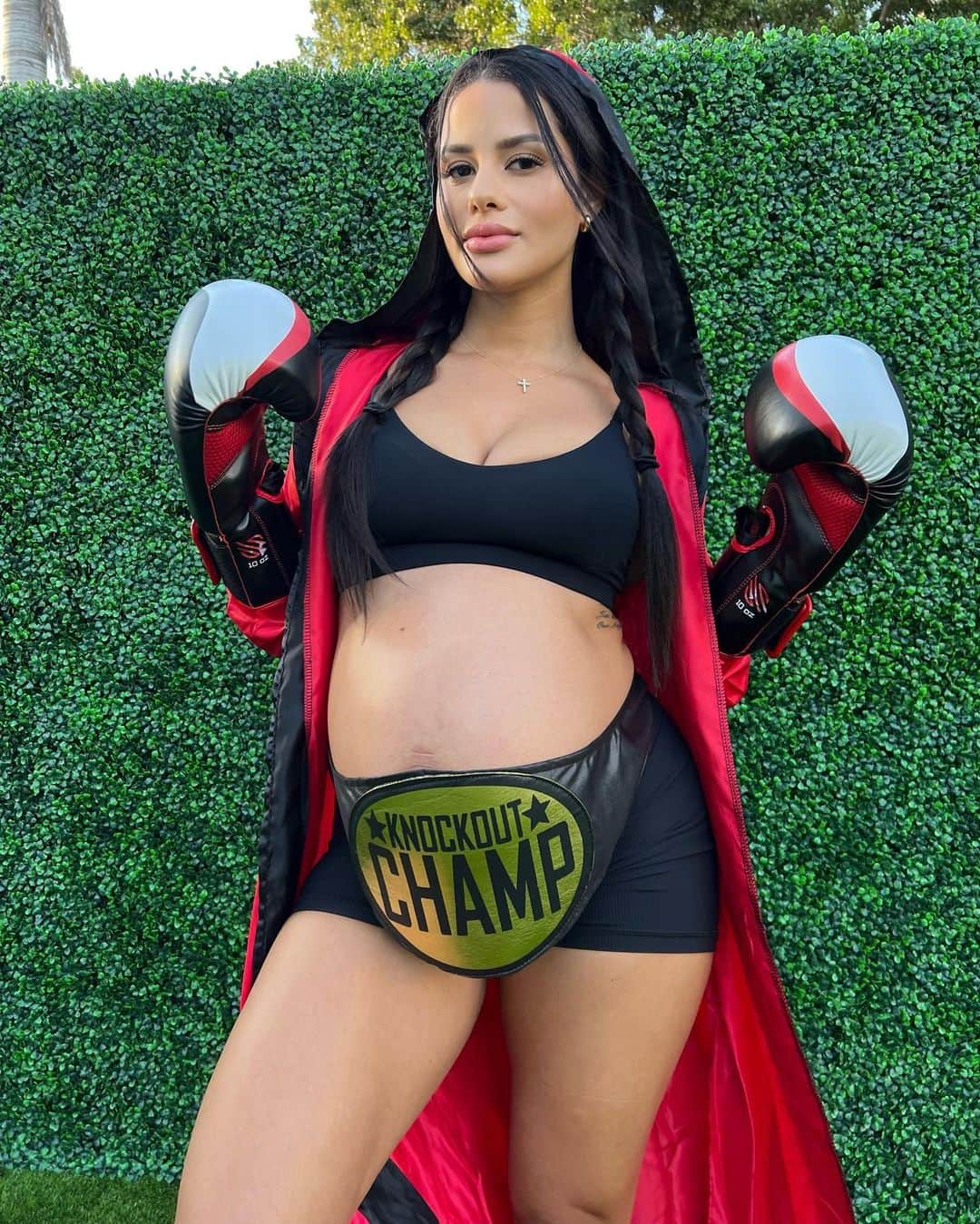 Katya Elise Henryさんのインスタグラム写真 - (Katya Elise HenryInstagram)「🥊 Knocked Up 😂🤰🏽🥊 need outfit ideas this halloween?! @wbkfit gotchuuuu! BUY ONE, GET ONE FREE! Across the entire store - use code SPOOKYKAT at checkout.  Choose from workout programs, activewear, swimwear, equipment - the choice is yours 😎🍑👙💪🏽i'm wearing the contour bralette in size medium & the luxe ribbed scrunch shorts in size medium here!  p.s. COMPETITION ALERT - tag @WBKfit in all your WBK-inspired halloween outfits this week for your chance to enter the running to win a $200 store credit! I wanna see you girls get creative and stylin it up! good luck girls ❤️  *offer excludes supplements!」10月25日 6時26分 - katyaelisehenry