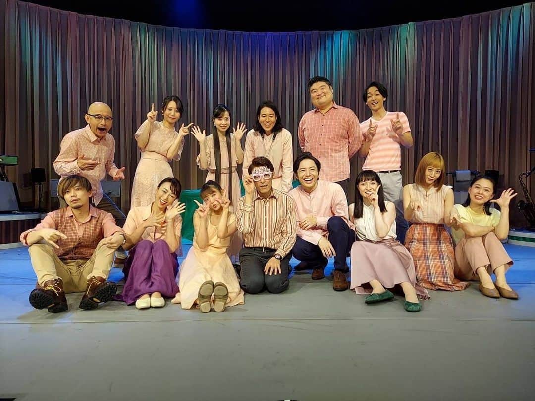 山口乃々華さんのインスタグラム写真 - (山口乃々華Instagram)「集合写真〜！皆様とこの作品をご一緒できて幸せでした。 映ってないけれど、、、スタッフさんにも感謝ばかり。  これは、きっとあなたの物語。  #ミュージカルSERI #舞台SERI #seriへの贈り物」10月25日 10時54分 - yamaguchi_nonoka_official