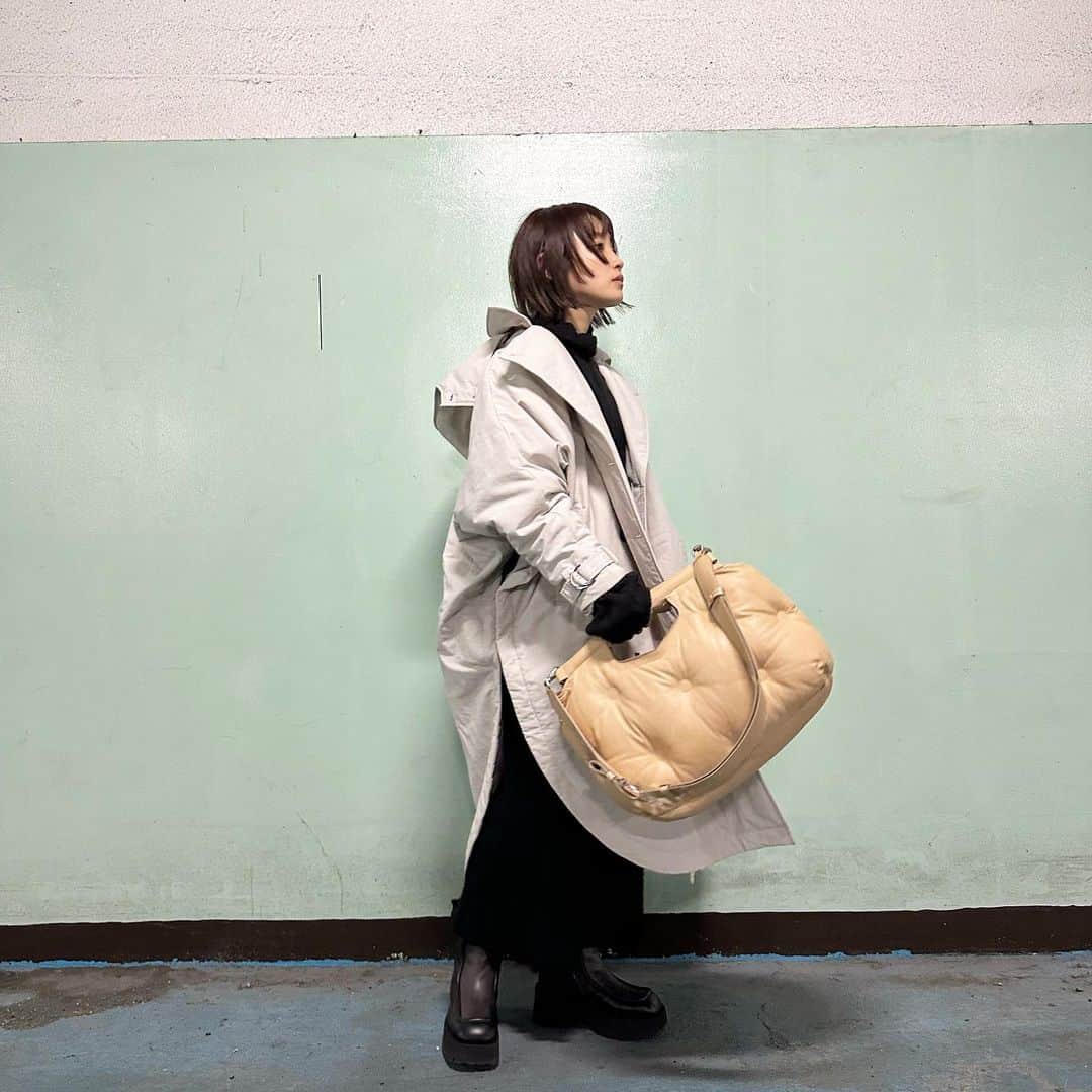 高橋愛さんのインスタグラム写真 - (高橋愛Instagram)「#今日のたかはし　 ㅤㅤㅤㅤㅤㅤㅤㅤㅤㅤㅤㅤㅤ 届いたばっかの @kapok_knot_jp のコートに 最近気に入ってる @marni のブーツ。」10月25日 23時39分 - i_am_takahashi