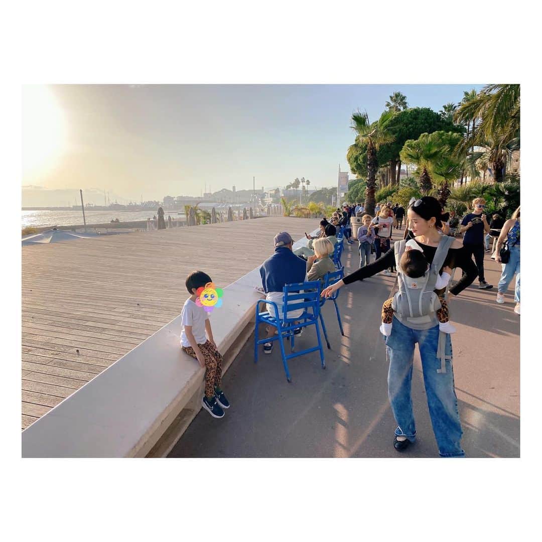 秋元玲奈さんのインスタグラム写真 - (秋元玲奈Instagram)「子供3人もいれば、予想外のハプニングはつきもの。 旅行先でも相変わらずのドタバタではありましたが、、、 カンヌはきれいなビーチ、公園や遊び場もあって、子連れにはありがたいとっても素敵な街でした✨🏖 母さんもパワーチャージ完了🔥😎  #southfrance  #cannes #familytrip #backtolondon」10月26日 16時42分 - rena_akimoto