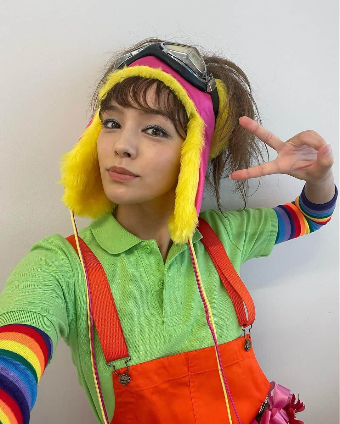 ステファニーさんのインスタグラム写真 - (ステファニーInstagram)「🤪🌈💖🔥🎤🌟 昨日OAされた『ものまねグランプリ』見てくださった皆さん、ありがとうございました！！ たくさんのメッセージやムービーなどなど、嬉しかった…泣 ものまねという新しいジャンルに戸惑いもあったけど、違う形で"歌"を届けられる場を頂いて、とっても感謝しています。 コロッケさんのラストステージという貴重な回だったこともあって、いろんな気持ちが溢れるお仕事でした。 ずっと会いたかった神奈月さんにも会えたり、感無量… そして、寛香さんを筆頭に、ポケビブラビという最高に可愛くてハッピーなチームで出演できたこと、とっても幸せでした！！ ありがとうございました！！ #love #sing #ものまね #ものまねグランプリ #ポケットビスケッツ #ブラックビスケッツ」10月26日 20時19分 - steph_0928_