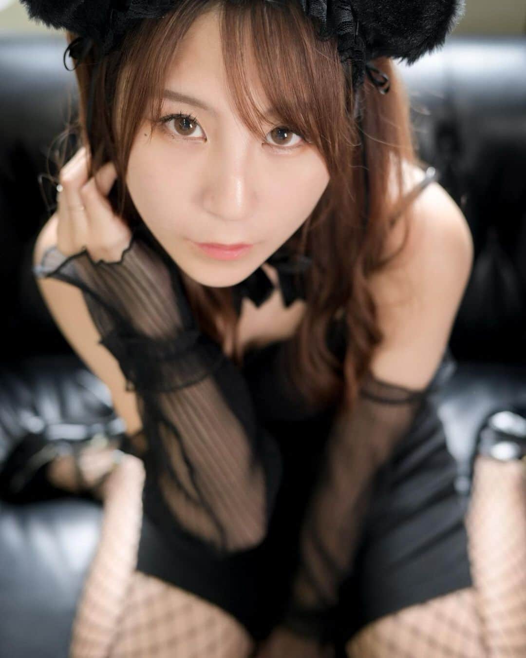 五十川ちほさんのインスタグラム写真 - (五十川ちほInstagram)「黒猫ちゃん🐈‍⬛ . 髪切っちゃったけどこの前のデータアップしていこーっと🫶🖤 . . 📣11/20空けててほしい📸！！ . . . #portraitmodel  #portrait_shot #portraitmood #japan_of_insta #japanesegirl #japanesemodel #modellife #catlovers #gridgirls #racequeen #whitedress #cosplaygirl #roundgirl #ringgirl #RIZINガール  #비키니 #비키니걸  #撮影会モデル #撮影会 #コスプレ #水着  #ぷにぷに #レースクイーン #ラウンドガール  #白猫 #sheinコーデ #五十川ちほ」10月26日 21時33分 - chiho1128_i