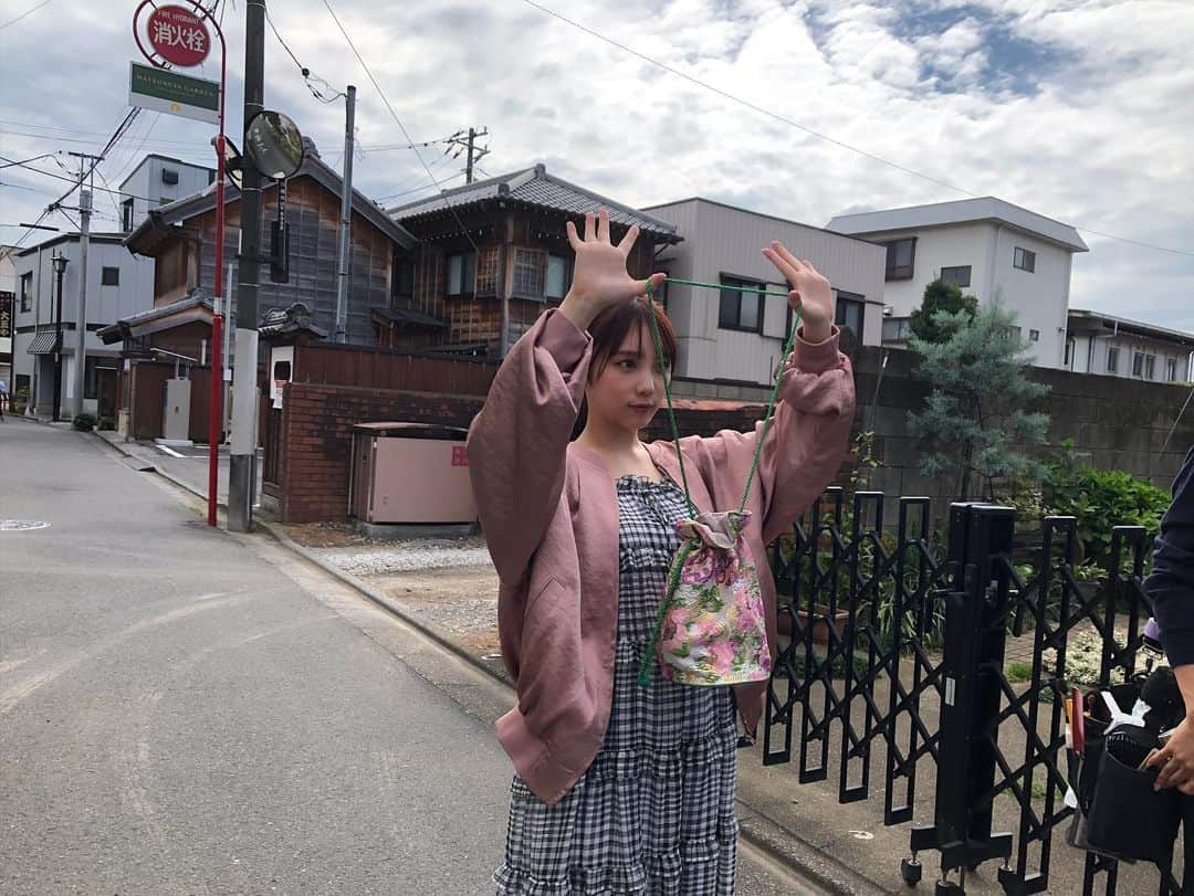 与田祐希さんのインスタグラム写真 - (与田祐希Instagram)「ヤングジャンプ 本日発売です！  不思議な動画多め。笑 楽しかったです☺︎  #ヤングジャンプ  #のんびり過ごしました  (この日のお昼ご飯は鰻🤤🫶)」10月27日 16時08分 - yodayuuki_oimo