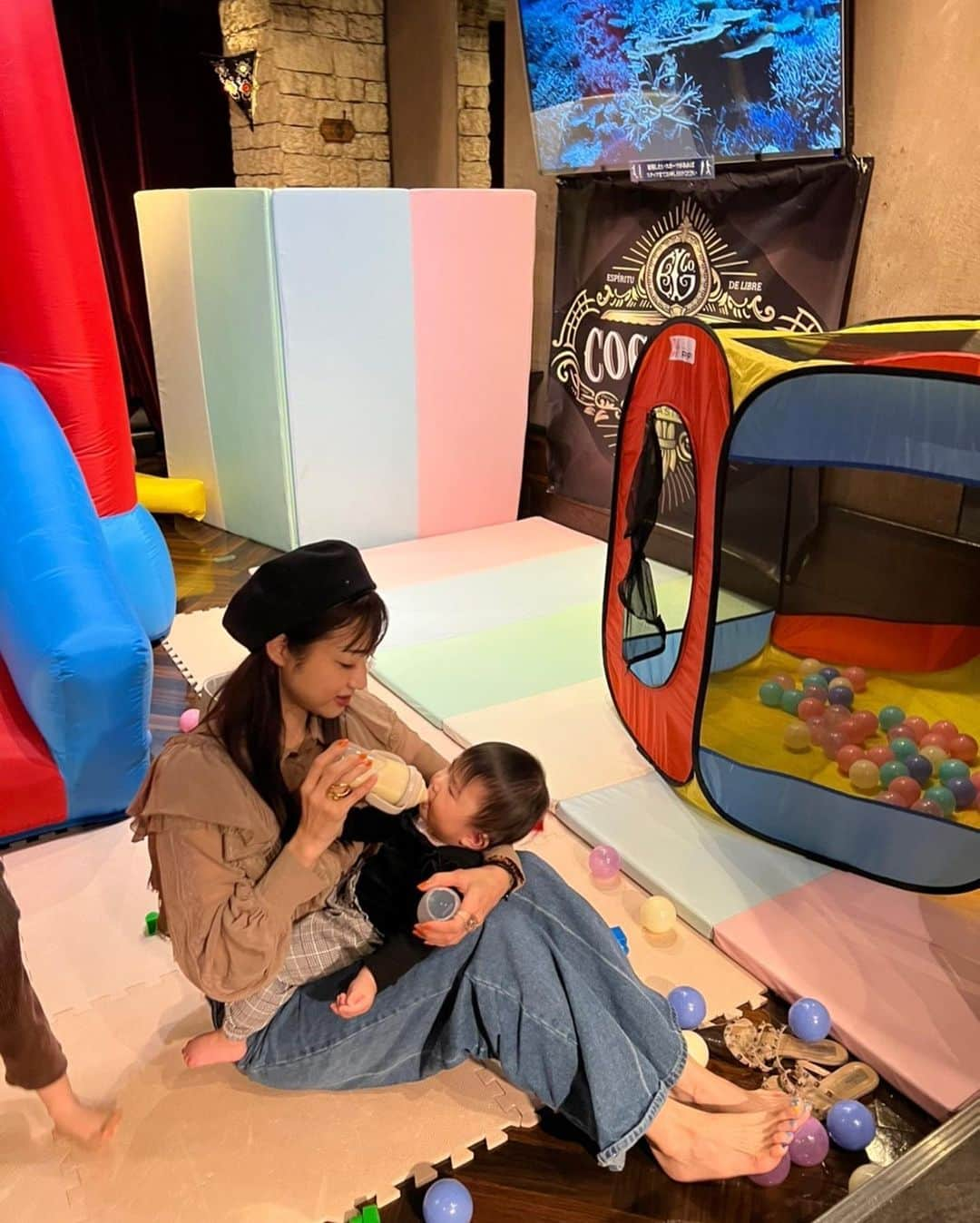 YUKAさんのインスタグラム写真 - (YUKAInstagram)「念願のママ会🤱❤️  あー楽しかったなぁ🤭💓 パセランド👶🏻達を野放しにできてサイコー❣️ はなちゃんは初マイクにテンションあがってた😂🎤  #ママ会 #パセランド渋谷 #パセランド」10月27日 16時24分 - yukarolly