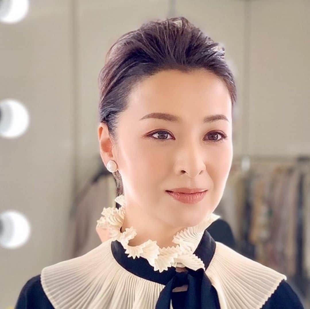 檀れいさんのインスタグラム写真 - (檀れいInstagram)「🌹🌹 今日は、婦人画報1月号の撮影でした とても素敵な撮影となりましたよ ...