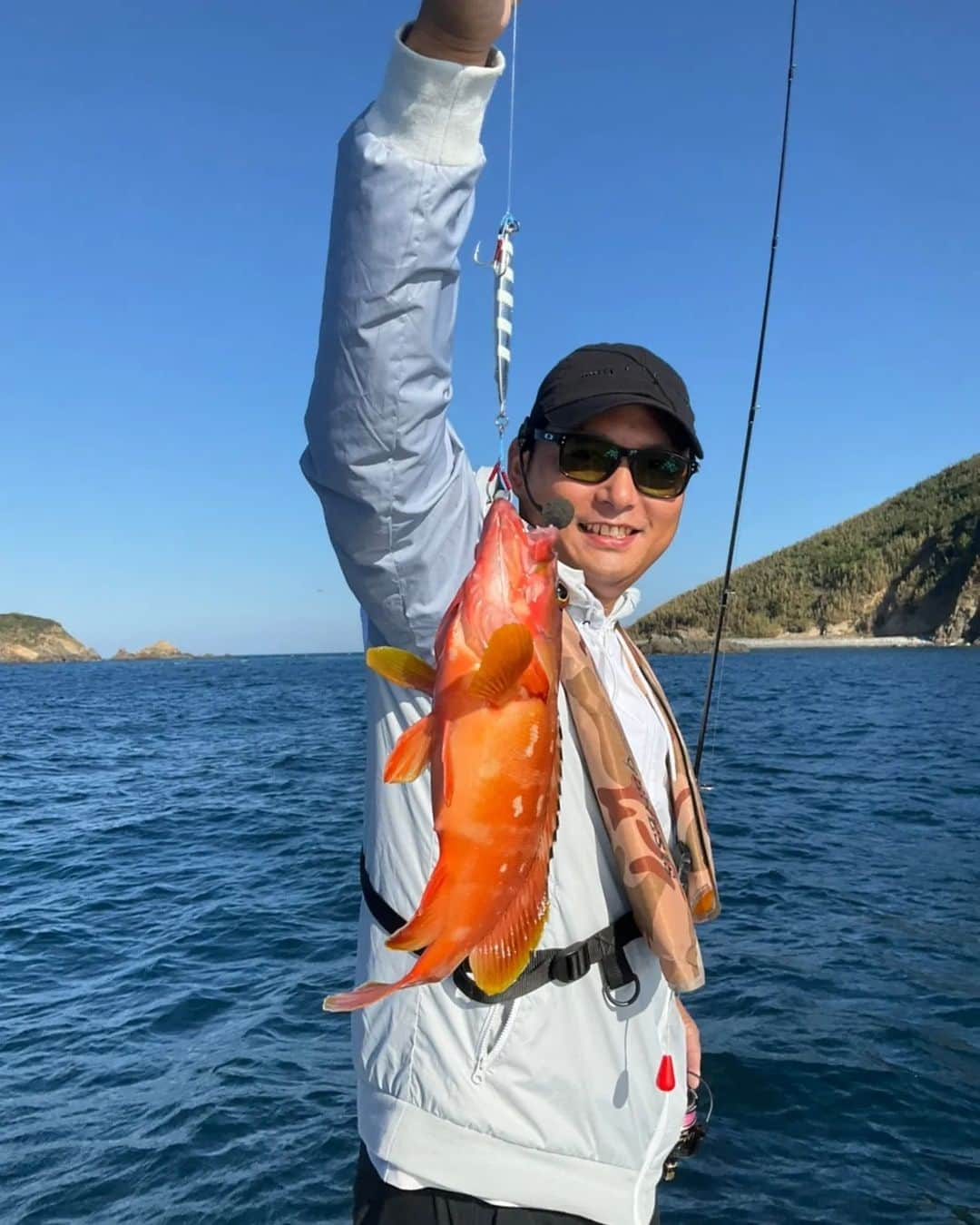 田畑竜介さんのインスタグラム写真 - (田畑竜介Instagram)「明日朝の『攝津正のつりごはん🎣』から いよいよ甑島編がスタート‼️  紺碧の海が広がる甑島で SLJ（スーパーライトジギング）を 楽しみました🎶  釣りだけでなく、 川内港から甑島への移動をはじめ 観光スポット、甑島グルメなど 甑島の魅力をリポートしています🎤  RKBラジオ『攝津正のつりごはん』 明日土曜朝7:30から放送です📻️✨  #rkb #rkbラジオ #攝津正のつりごはん  #釣り #海釣り #slj #船釣り  #鹿児島県 #薩摩川内市 #甑島  #攝津正 #田畑竜介」10月28日 19時17分 - tabacchi_rkb