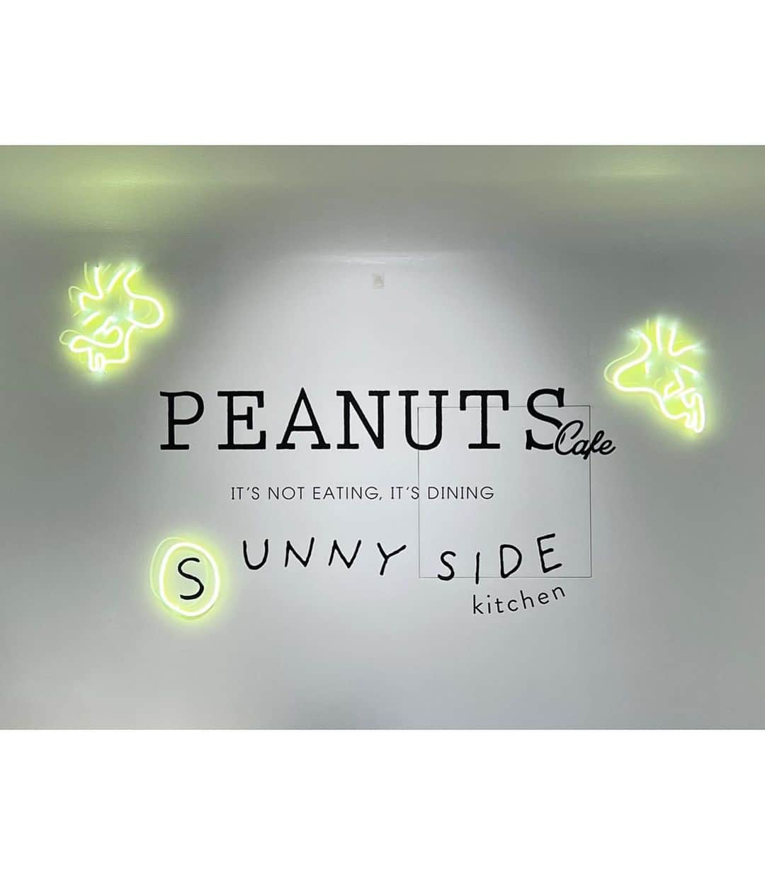 霧島聖子さんのインスタグラム写真 - (霧島聖子Instagram)「PEANUTS Cafe SUNNY SIDE kitchen☀️ カフェ全体がPEANUTSでめちゃくちゃ可愛かった！！ テラス席にはスヌーピーがいっぱいいて きゅんきゅん…（・´｀ U，🤍 私はウッドストックが好きなので パンケーキはウッドストックのにしました🐥 ヘルシーメニューも沢山だったから ダイエット中にもいいかも！  #cafe #原宿 #竹下通り #カフェ #PEANUTS #スヌーピー #SNOOPY」10月28日 21時49分 - seiko_kirishima