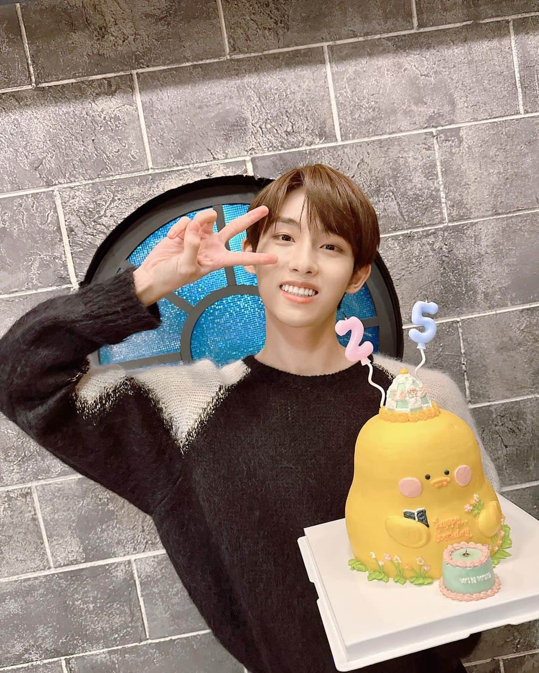 ウィンウィン（winwin）さんのインスタグラム写真 - (ウィンウィン（winwin）Instagram)「고마워요 🙏🎂  3Q~Thank u」10月28日 22時41分 - wwiinn_7