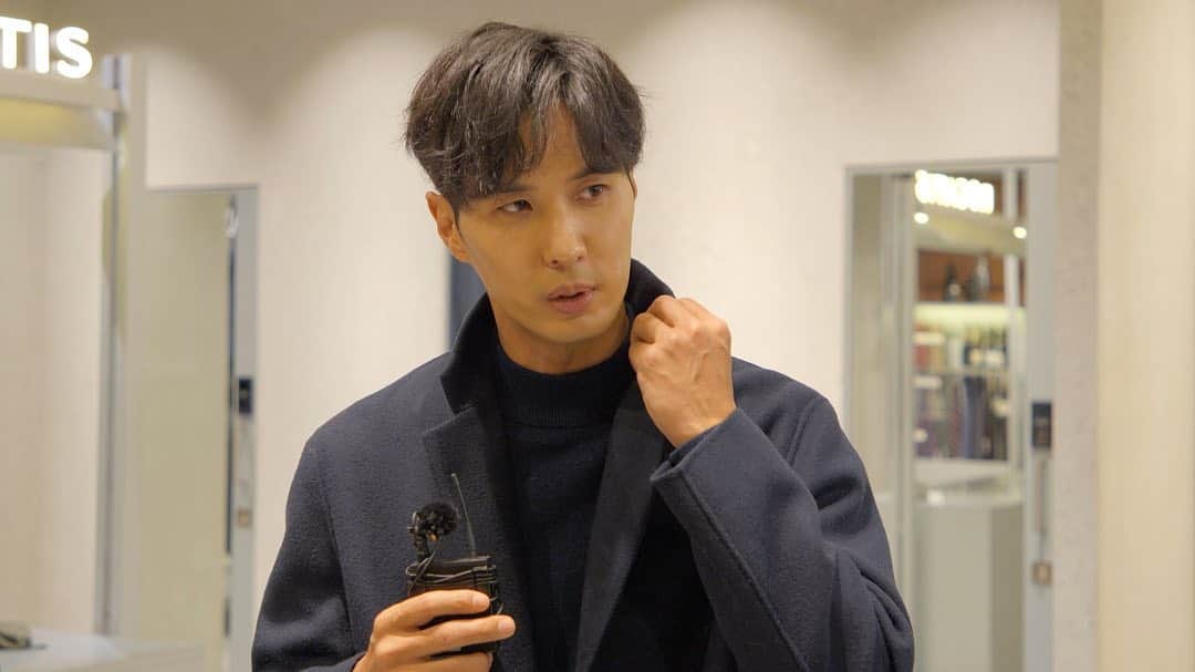キム・ジソクさんのインスタグラム写真 - (キム・ジソクInstagram)「소개팅 멋남 되려고 매장 털고옴👕🧣👖👔 youtube 👉 내안의보석 jewel inside of me 💎」10月28日 23時18分 - kimjiseok16