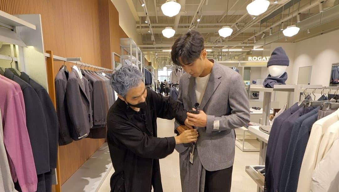 キム・ジソクさんのインスタグラム写真 - (キム・ジソクInstagram)「소개팅 멋남 되려고 매장 털고옴👕🧣👖👔 youtube 👉 내안의보석 jewel inside of me 💎」10月28日 23時18分 - kimjiseok16