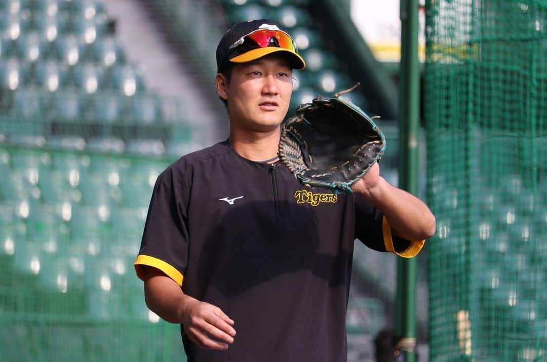 阪神タイガースさんのインスタグラム写真 - (阪神タイガースInstagram)「10月29日、甲子園球場での秋季練習の様子②です！ #木浪聖也 選手 #髙山俊 選手 #山本泰寛 選手 #梅野隆太郎 選手 #渡邉諒 選手 #髙濱祐仁 選手 #中野拓夢 選手 #北條史也 選手 #糸原健斗 選手 #岡田彰布 監督 #阪神タイガース  #秋季練習」10月29日 21時35分 - hanshintigers_official