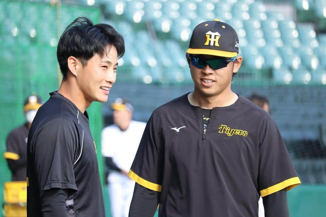 阪神タイガースさんのインスタグラム写真 - (阪神タイガースInstagram)「10月29日、甲子園球場での秋季練習の様子②です！ #木浪聖也 選手 #髙山俊 選手 #山本泰寛 選手 #梅野隆太郎 選手 #渡邉諒 選手 #髙濱祐仁 選手 #中野拓夢 選手 #北條史也 選手 #糸原健斗 選手 #岡田彰布 監督 #阪神タイガース  #秋季練習」10月29日 21時35分 - hanshintigers_official