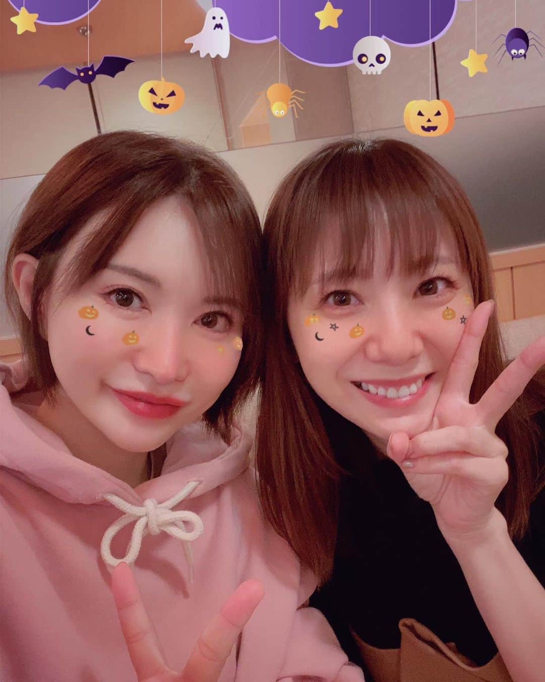 里美ゆりあさんのインスタグラム写真 - (里美ゆりあInstagram)「久しぶりにサ活してきたよ🥰 ゆっくり色々な温泉にも浸かってご飯も食べて４時間くらいあっという間でした☺️✨ 暖かくなったら川でもサ活する予定で今から楽しみ♬  ハロウィンは何もコスプレ予定が無いのでアプリで楽しませてもらいました😚🤳  #サ活 #サウナ @yuma_asami0324  @chibakuniko  @satomiyuria #みんなすっぴん」10月29日 21時44分 - satomiyuria