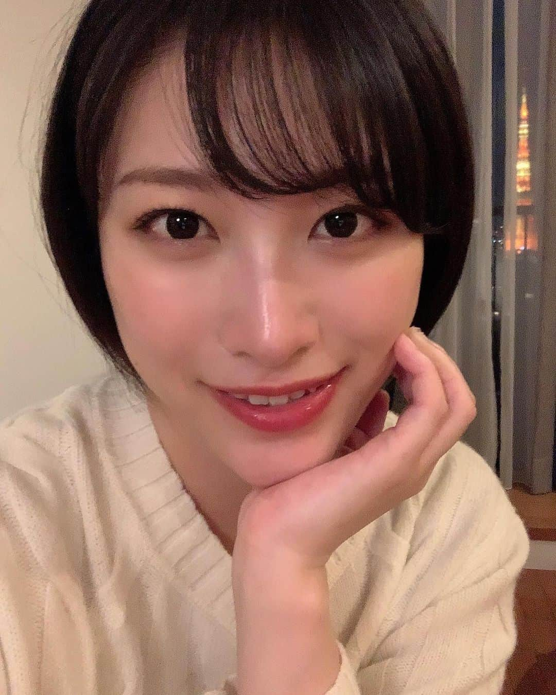 春原未来さんのインスタグラム写真 - (春原未来Instagram)「おねむな顔。  これが今年最後のいちじくになるのかな。大好きな果物なのに,今年はあまり出会えなかった。。 たまたま入ったカフェにあったから,おなかいっぱいだったけど注文してしまいました😳 いまは柿が食べたい気分です←  I look sleepy🥱 I ate my favorite fig tart🍰🍴  #春原未来 #おねむ #二重幅 #なくなってた #寒い日コーデ #白ニットコーデ #いちじくタルト #いちぢくのタルト #figtart #ruefavart #恵比寿カフェ #ebisucafe #旬の果物 #seasonalfruits」10月29日 22時57分 - sunohara_miki