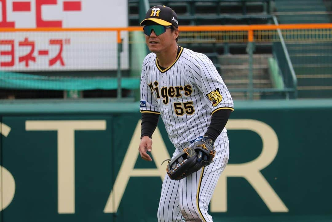 阪神タイガースさんのインスタグラム写真 - (阪神タイガースInstagram)「10月30日、甲子園球場での秋季練習の様子①です！ #渡邉諒 選手 #北條史也 選手 #陽川尚将 選手 #木浪聖也 選手 #板山祐太郎 選手 #髙山俊 選手 #糸原健斗 選手 #大山悠輔 選手 #山本泰寛 選手 #筒井壮 コーチのノックに不満げな #近本光司 選手 #植田海 選手 #阪神タイガース  #秋季練習」10月30日 18時47分 - hanshintigers_official