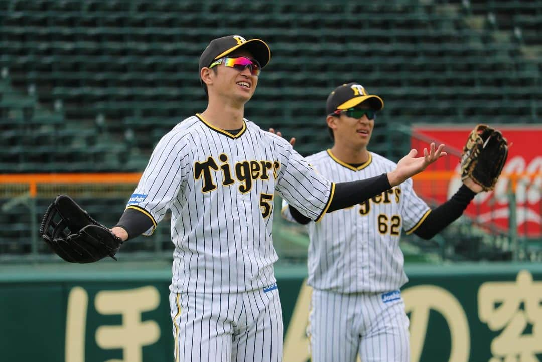 阪神タイガースさんのインスタグラム写真 - (阪神タイガースInstagram)「10月30日、甲子園球場での秋季練習の様子①です！ #渡邉諒 選手 #北條史也 選手 #陽川尚将 選手 #木浪聖也 選手 #板山祐太郎 選手 #髙山俊 選手 #糸原健斗 選手 #大山悠輔 選手 #山本泰寛 選手 #筒井壮 コーチのノックに不満げな #近本光司 選手 #植田海 選手 #阪神タイガース  #秋季練習」10月30日 18時47分 - hanshintigers_official