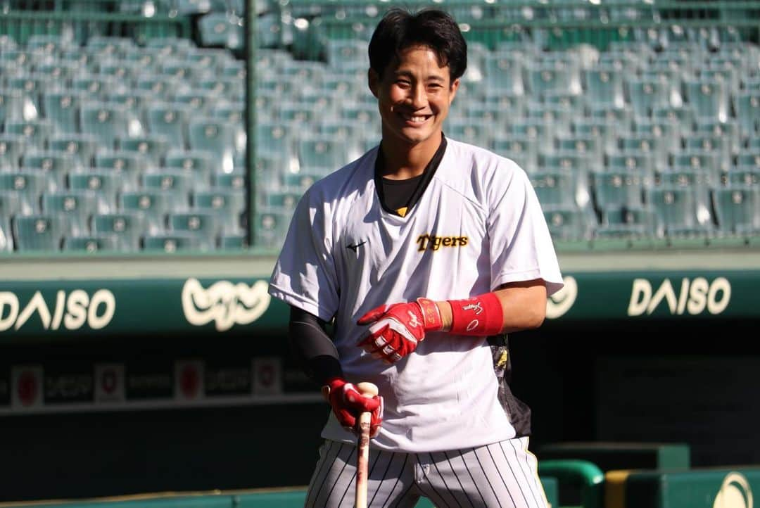 阪神タイガースさんのインスタグラム写真 - (阪神タイガースInstagram)「10月30日、甲子園球場での秋季練習の様子①です！ #渡邉諒 選手 #北條史也 選手 #陽川尚将 選手 #木浪聖也 選手 #板山祐太郎 選手 #髙山俊 選手 #糸原健斗 選手 #大山悠輔 選手 #山本泰寛 選手 #筒井壮 コーチのノックに不満げな #近本光司 選手 #植田海 選手 #阪神タイガース  #秋季練習」10月30日 18時47分 - hanshintigers_official