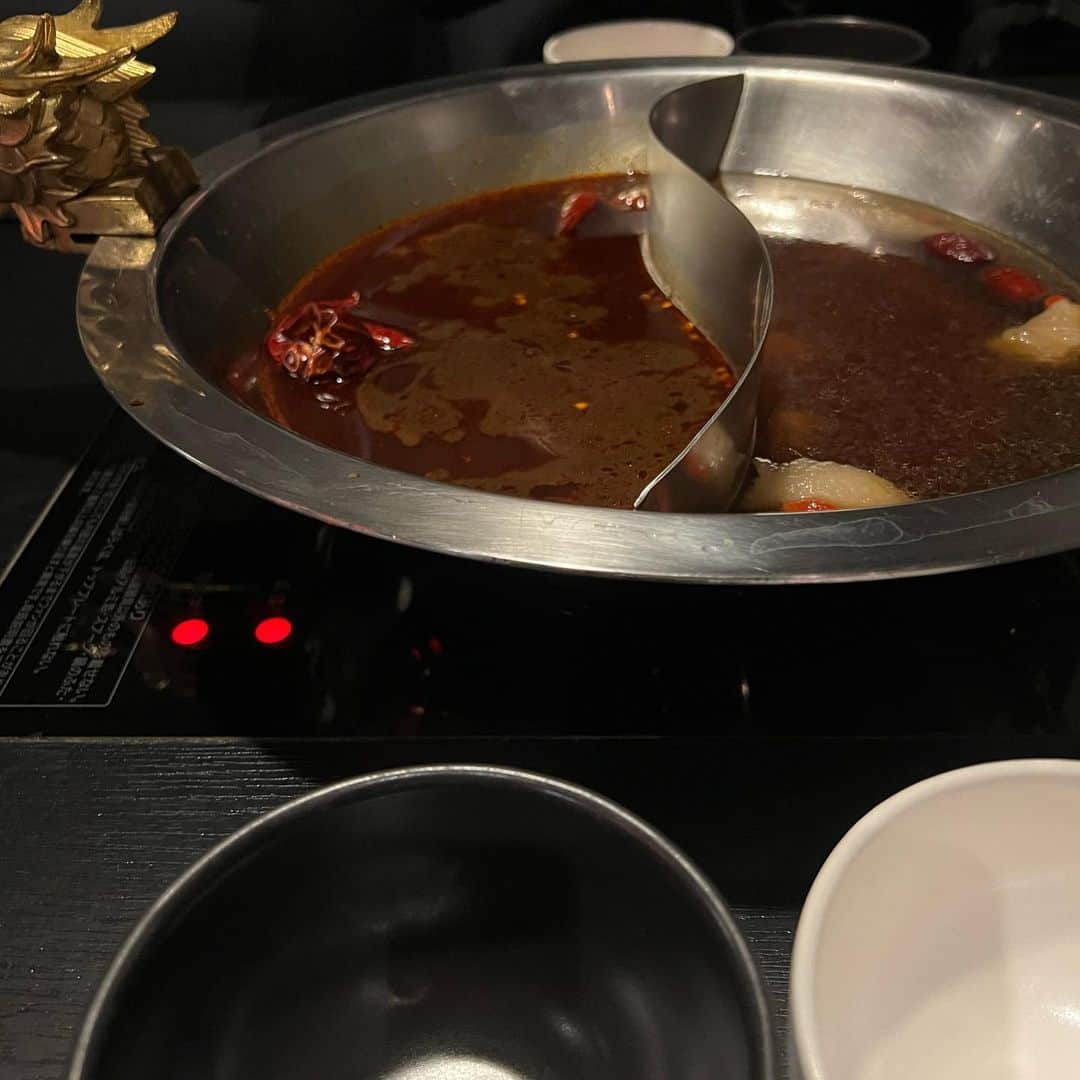 岸本加世子さんのインスタグラム写真 - (岸本加世子Instagram)「火鍋の季節ですね。身体が芯から温まりました。水筒持って行って貰って帰りたいと思う程とにかくスープがたまらなく美味しいです。#ファイアーホール4000」10月30日 22時44分 - kayokokishimoto